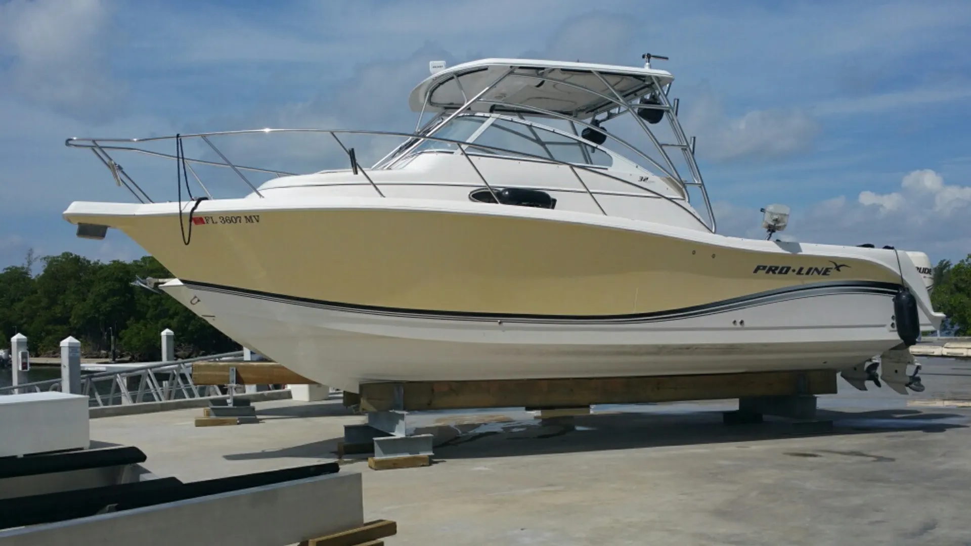 Pro-Line Boats 32 Express in Miami Beach, FL — photo 4