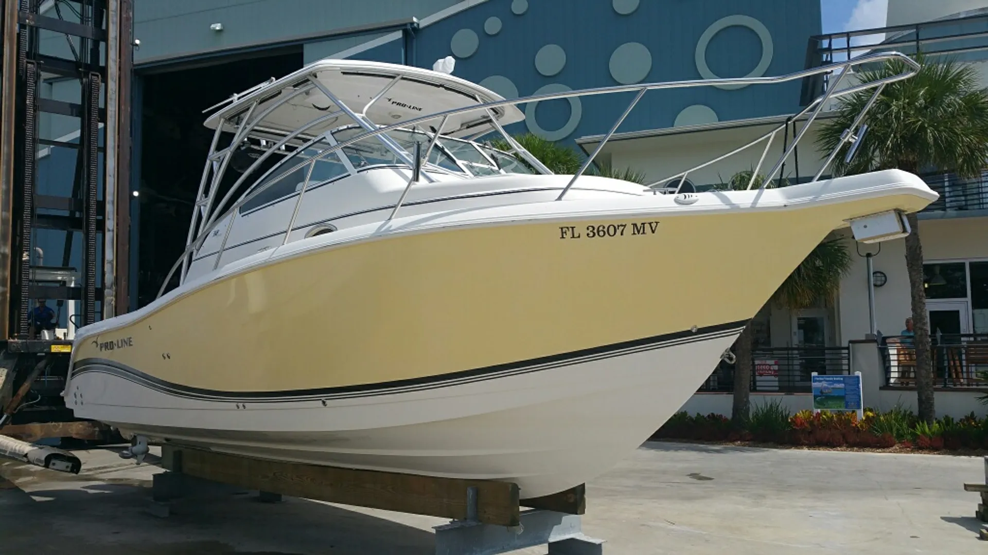 Pro-Line Boats 32 Express in Miami Beach, FL — photo 3