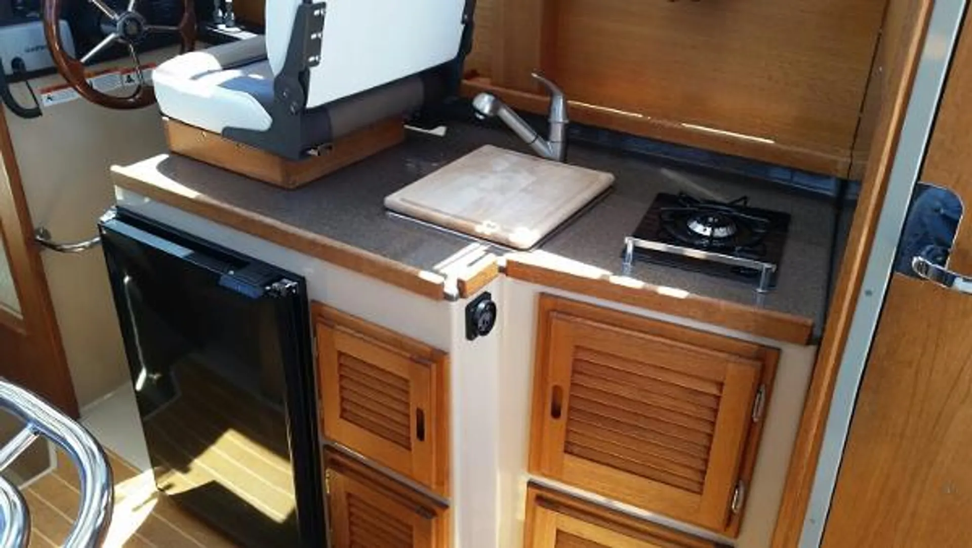 Ranger Tugs (WA) Ranger R25SC in Long Beach, CA — photo 5