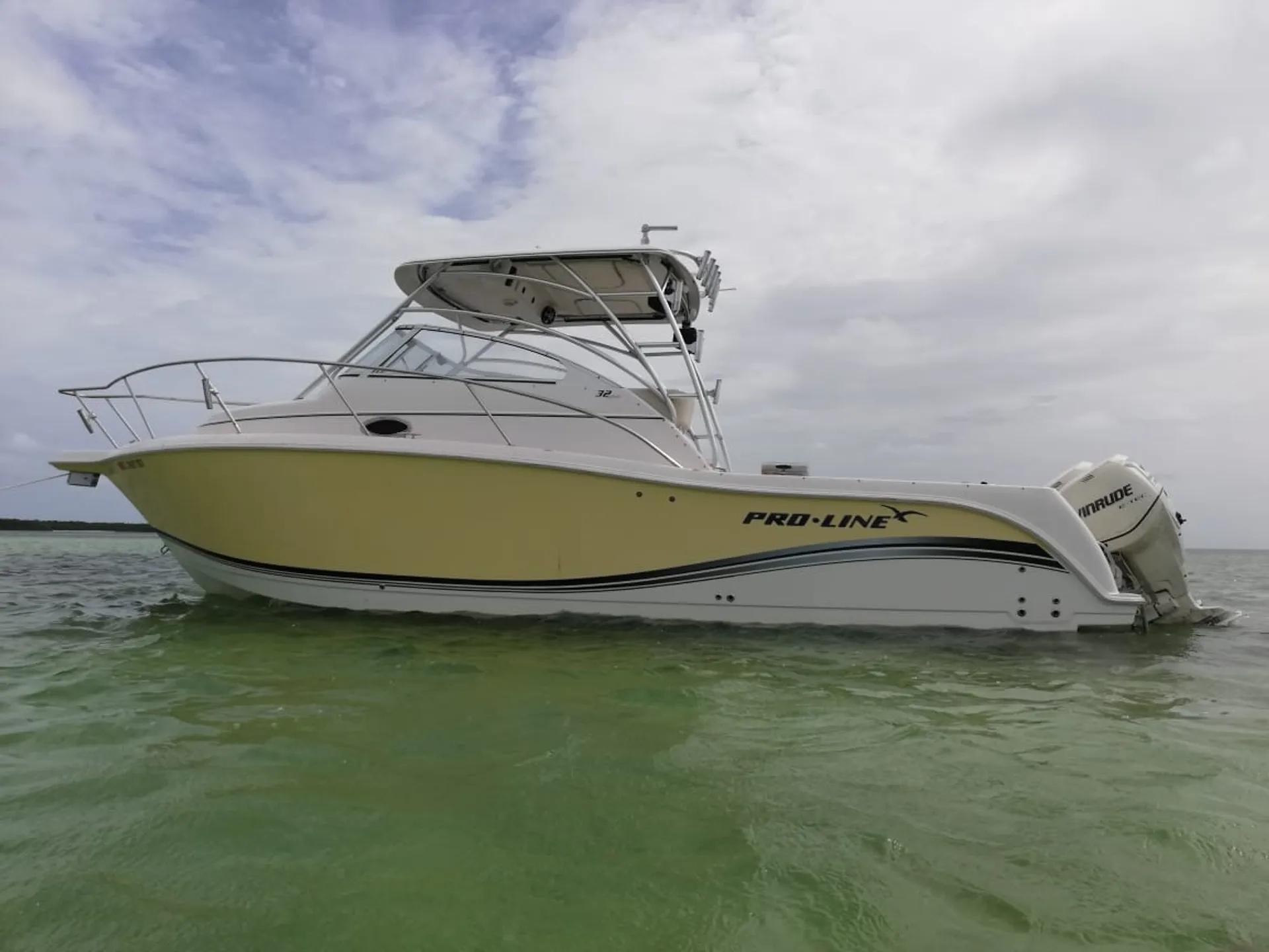 Pro-Line Boats 32 Express in Miami Beach, FL — photo 9