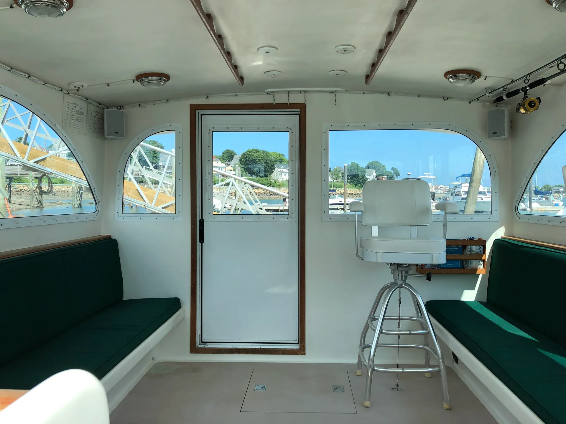 38' BOSTON pick up! Great for sunset cruises, sightseeing, PROPOSALS!
