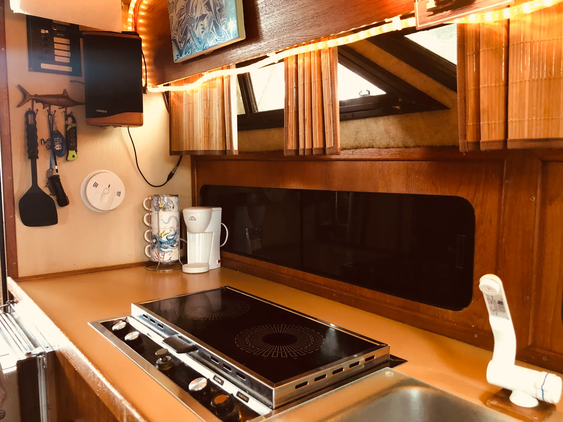 30' Sport Yacht. Come Live the Yacht Life!