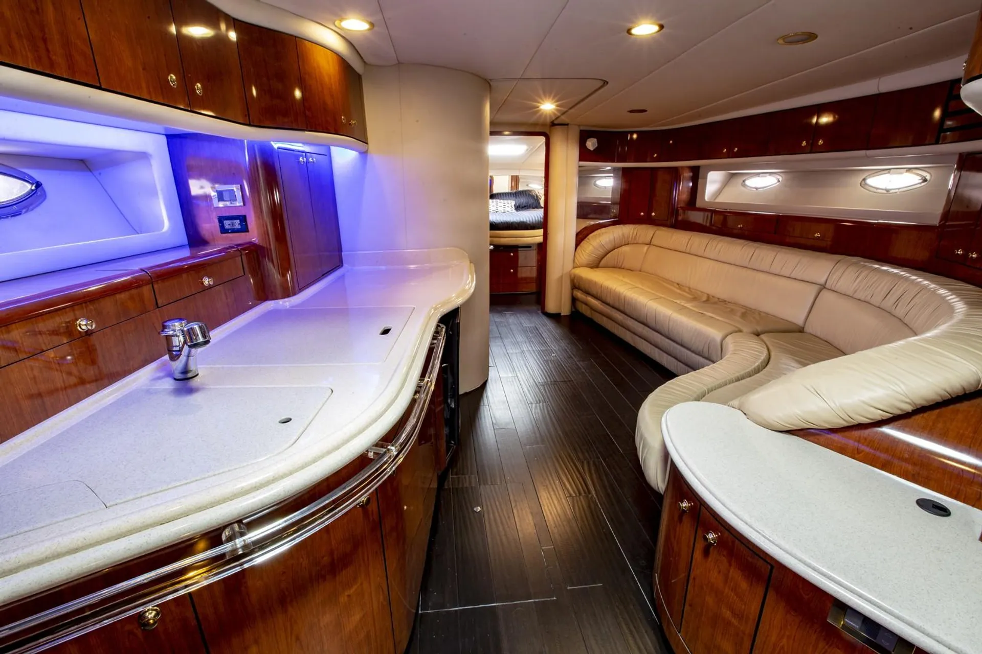 Sea Ray Boats 540 Sundancer in Miami Beach, FL — photo 6