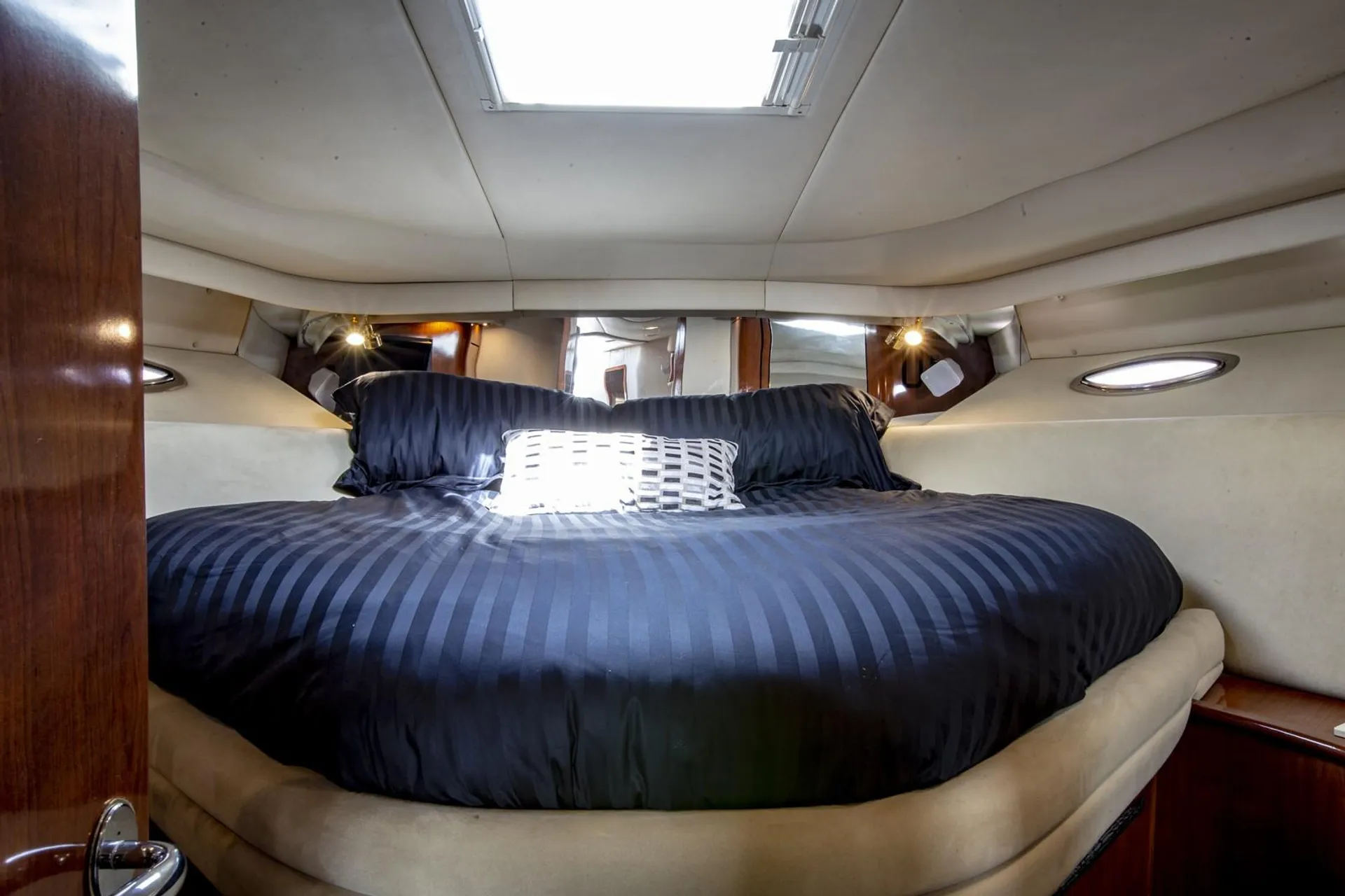 Sea Ray Boats 540 Sundancer in Miami Beach, FL — photo 9