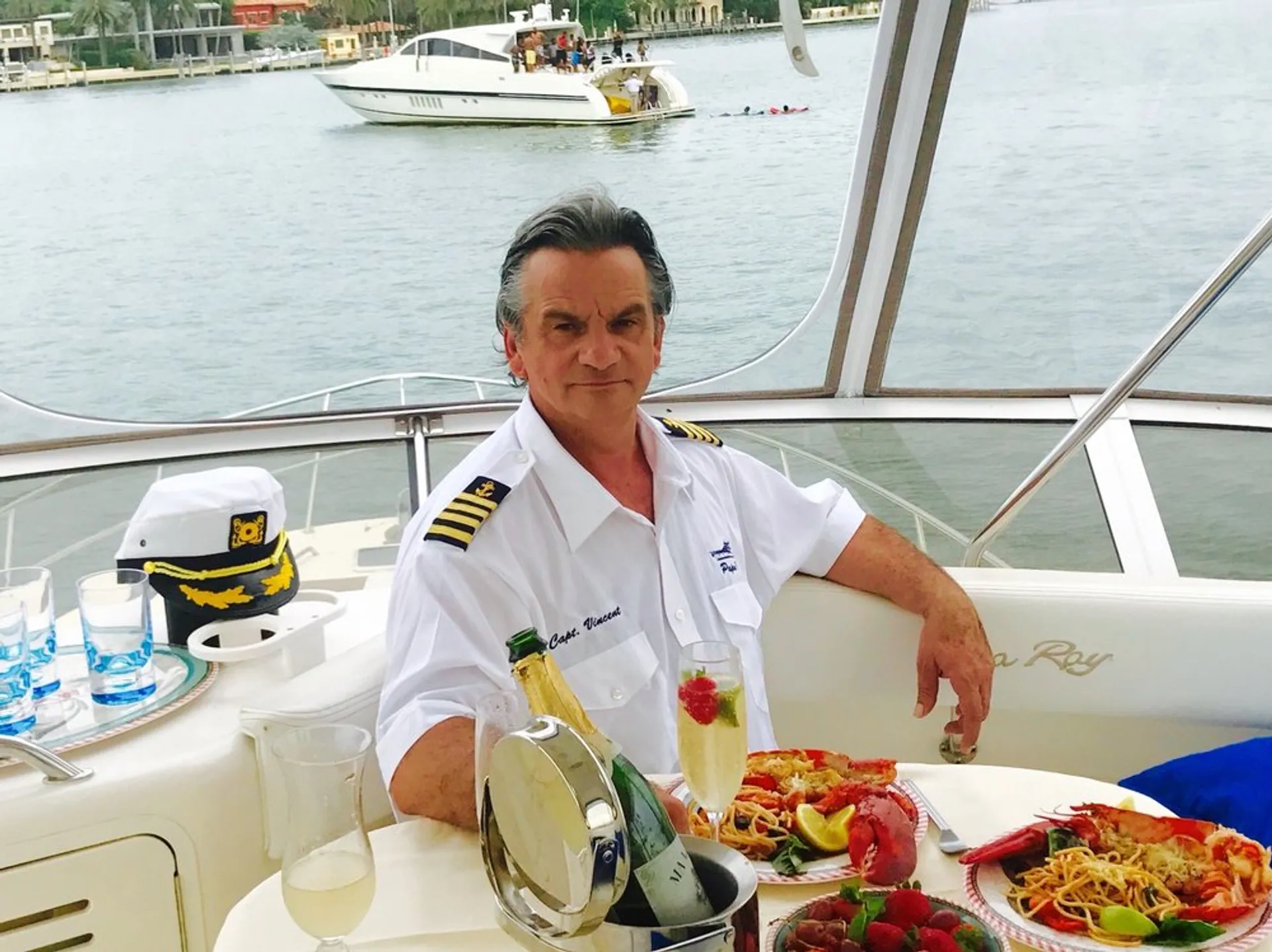 Sea Ray Boats 540 Sundancer in Miami Beach, FL — photo 2