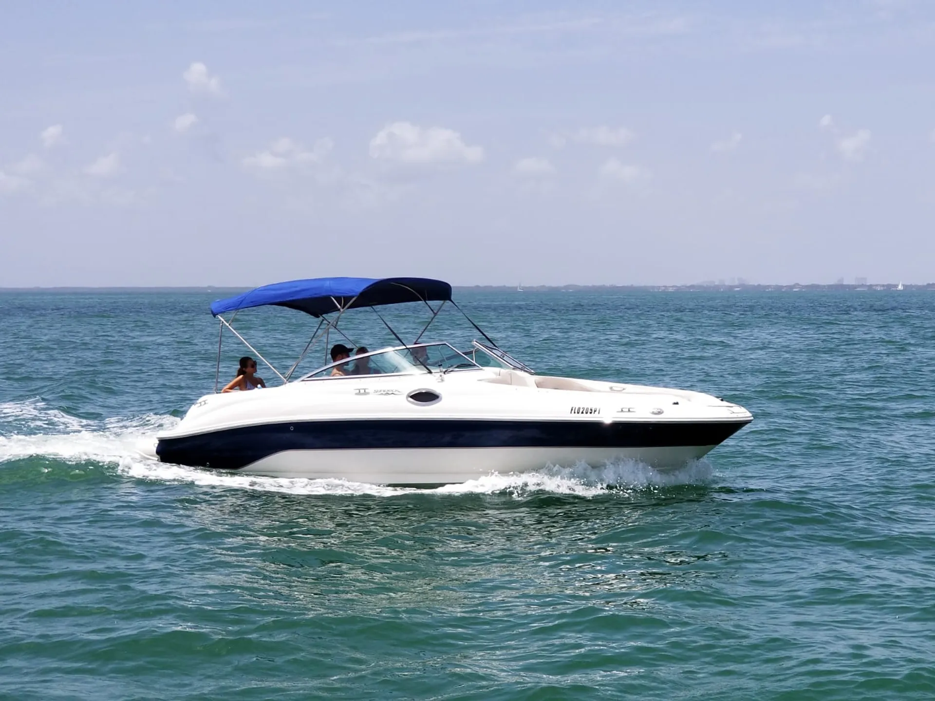 Sea Ray Boats 240 Sundeck in Fort Lauderdale, FL — photo 4