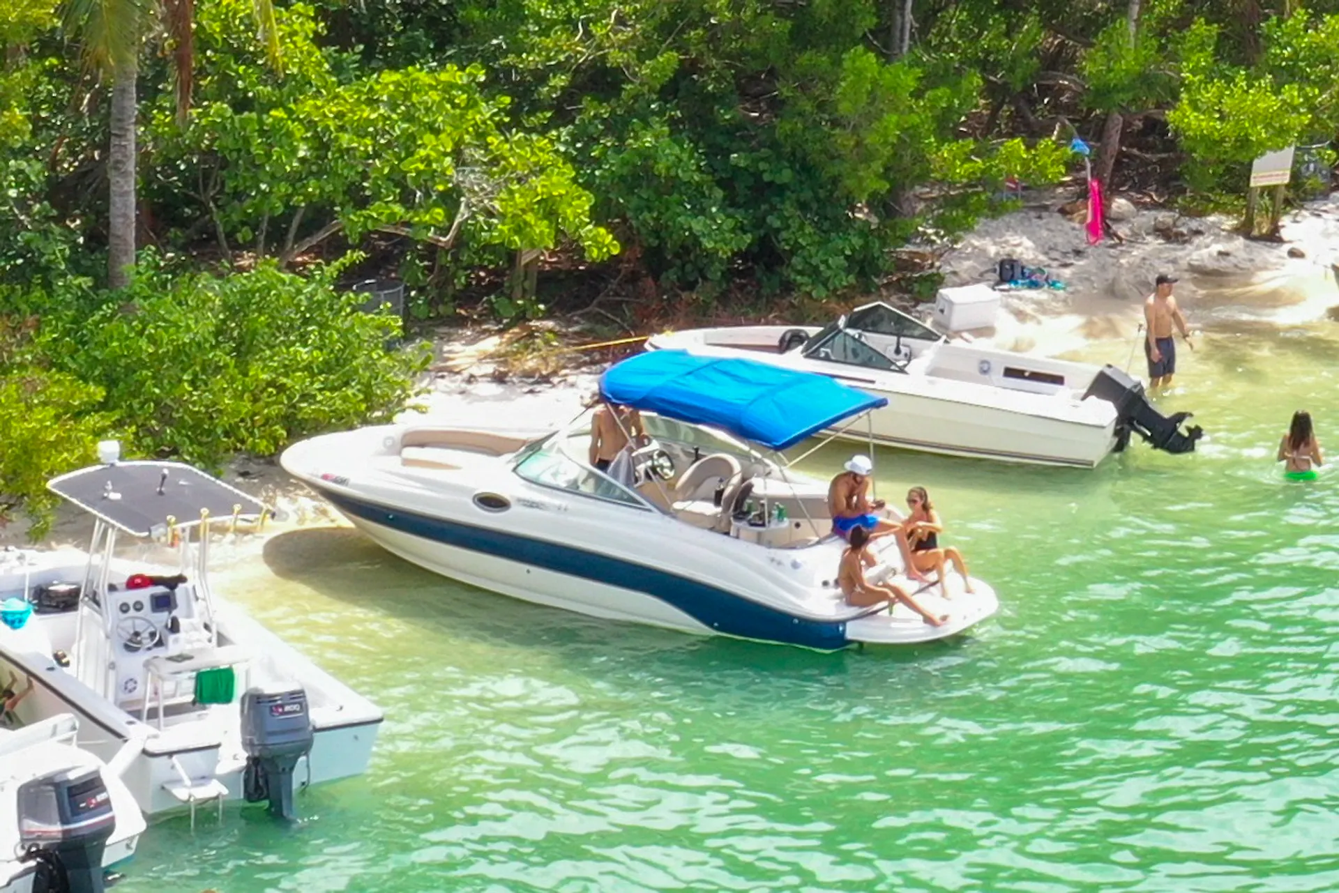 Sea Ray Boats 240 Sundeck in Fort Lauderdale, FL — photo 6