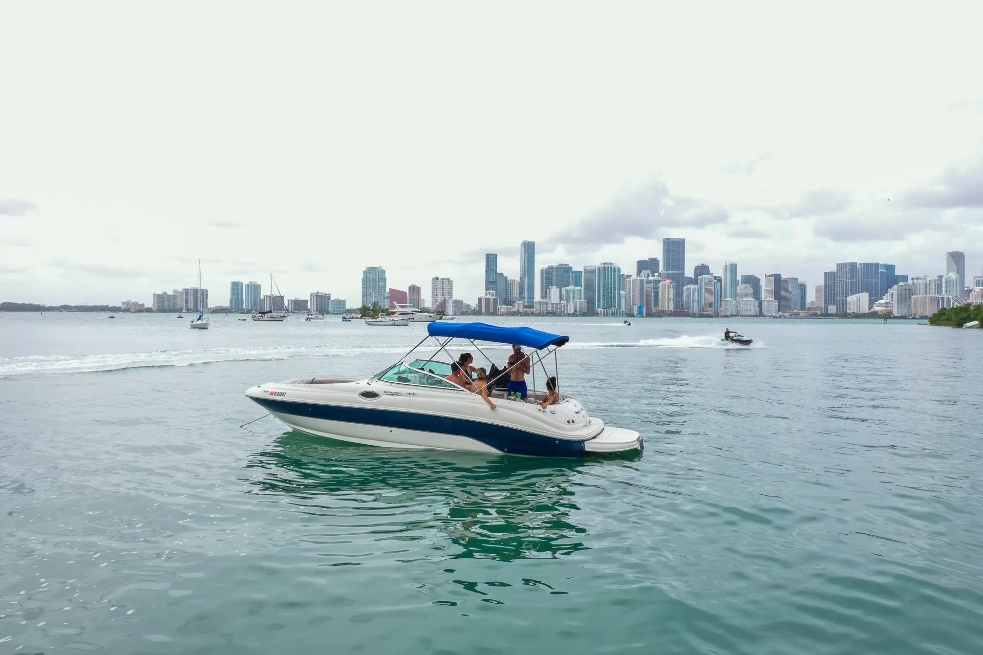 Sea Ray Boats 240 Sundeck in Fort Lauderdale, FL — photo 7