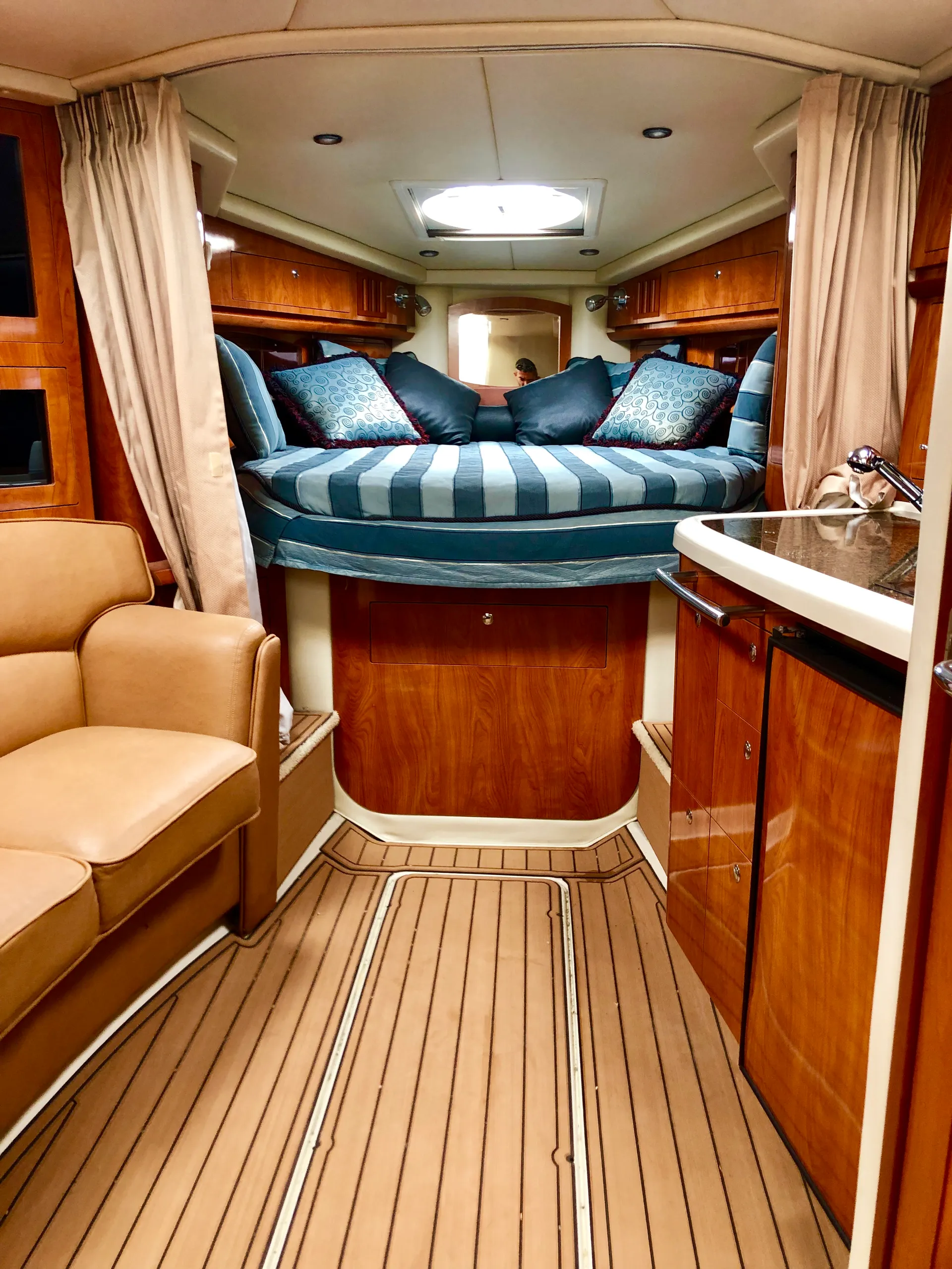 Four Winns Vista 37 in Hallandale Beach, FL — photo 4