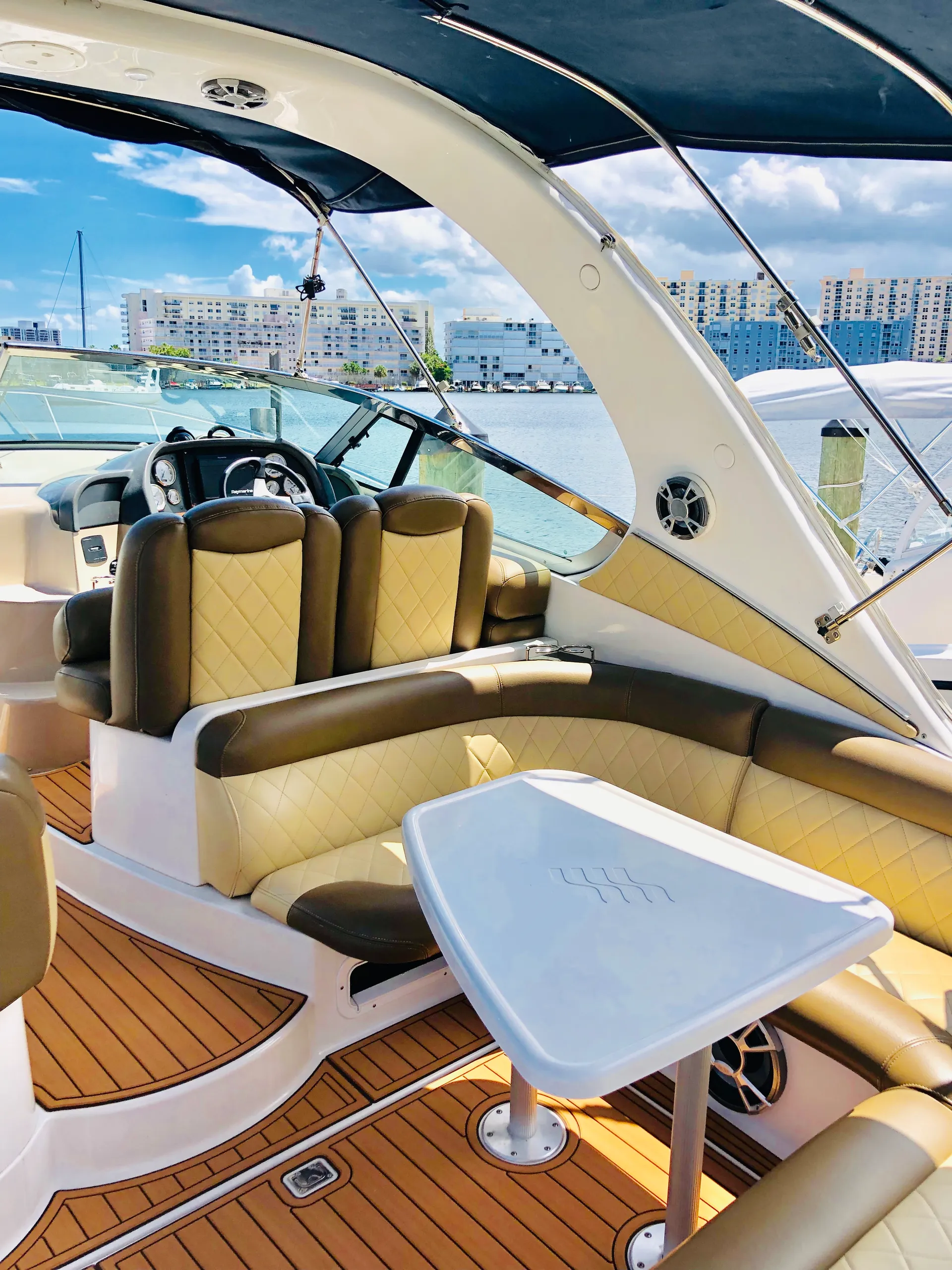 Four Winns Vista 37 in Hallandale Beach, FL — photo 6