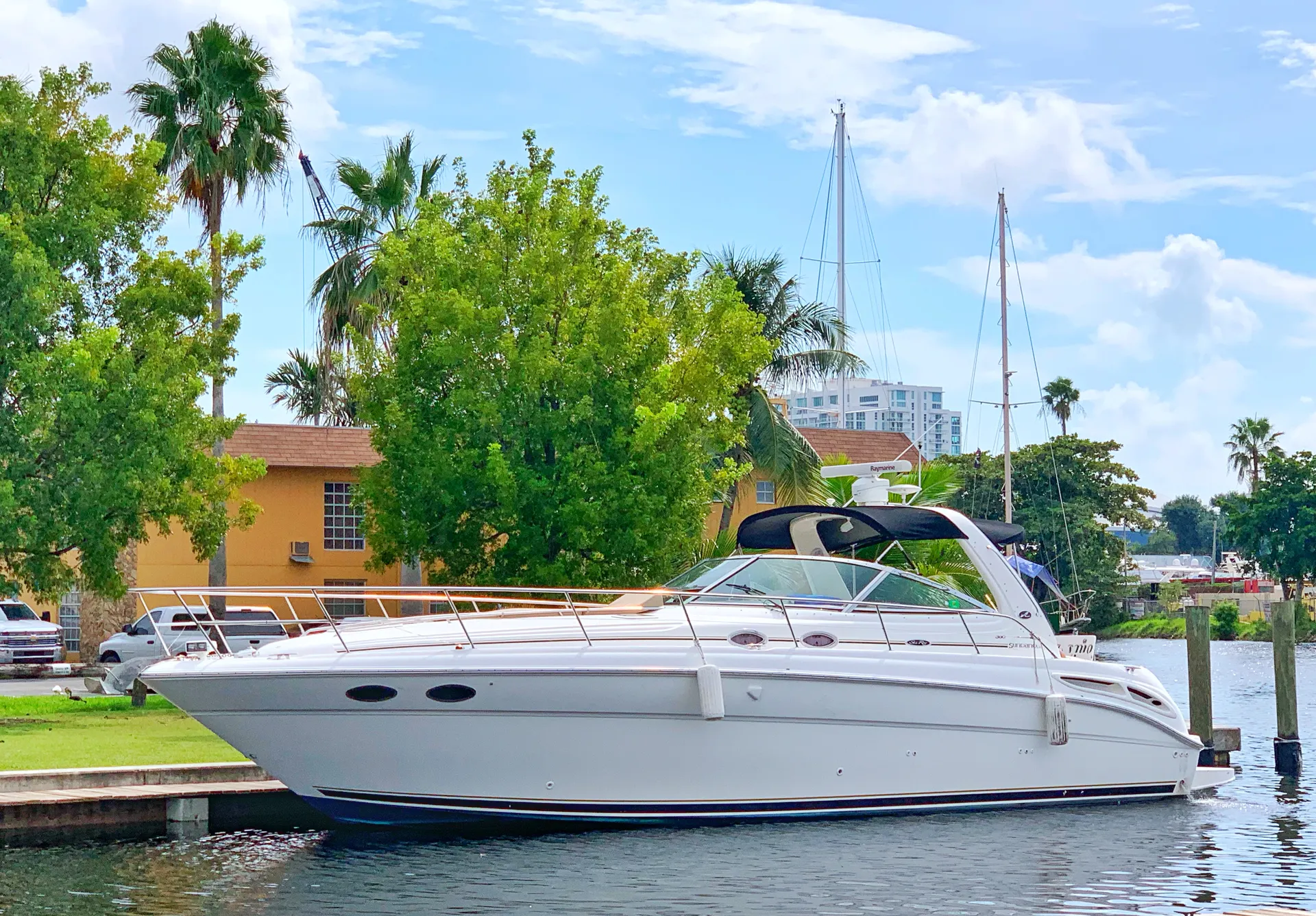 Sea Ray Boats 360 Sundancer in Miami, FL — photo 2