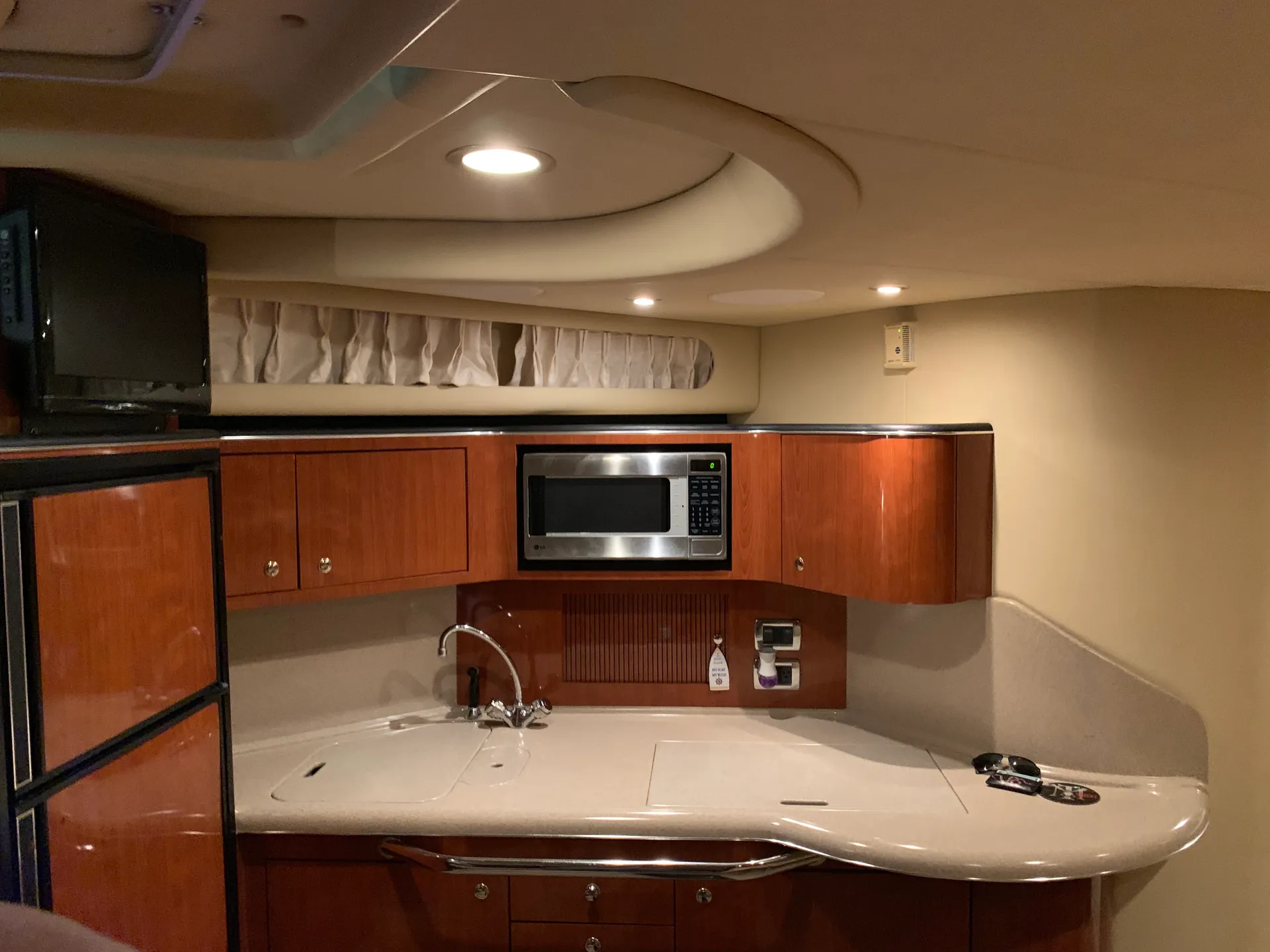 Sea Ray Boats 360 Sundancer in Miami, FL — photo 9