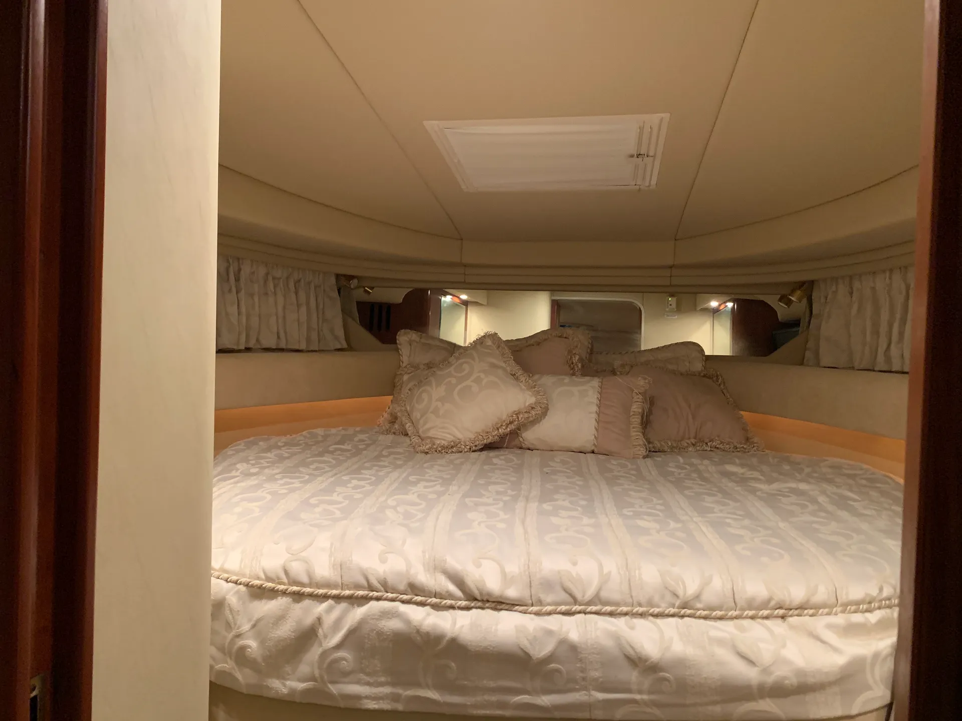 Sea Ray Boats 360 Sundancer in Miami, FL — photo 10