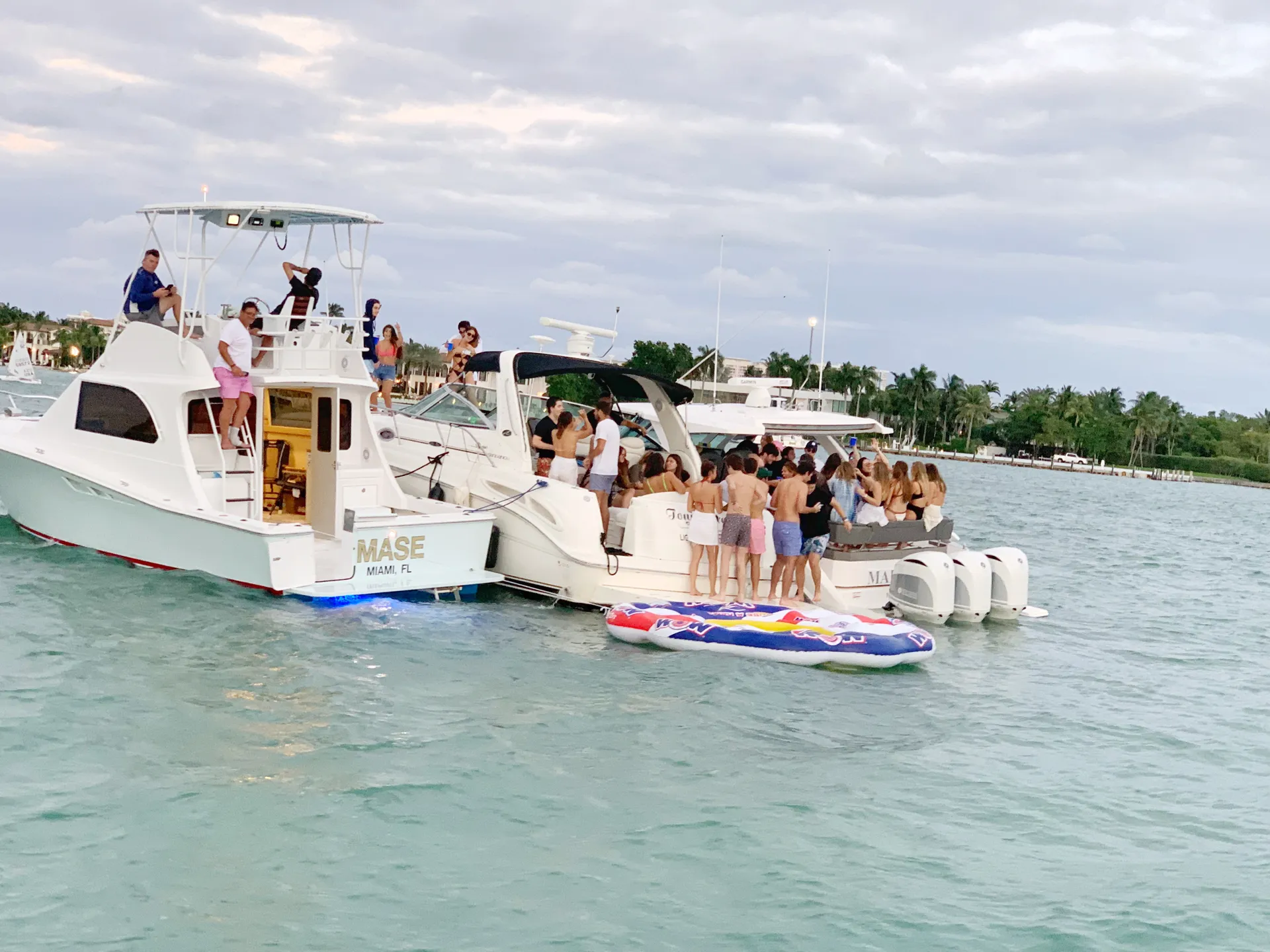 Sea Ray Boats 360 Sundancer in Miami, FL — photo 7