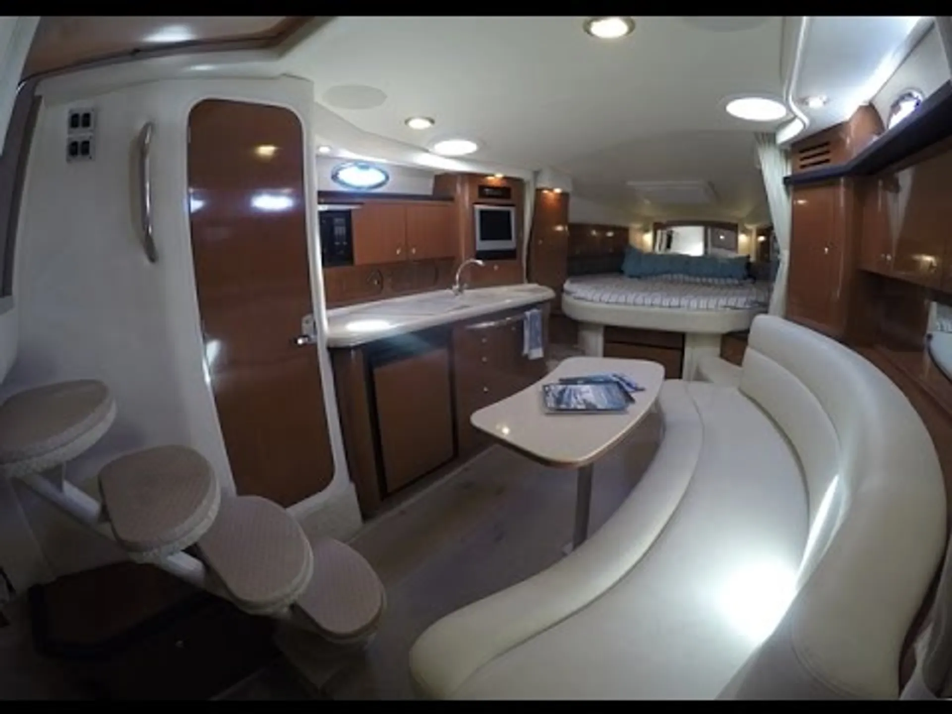 Sea Ray Boats 340 Sundancer in Miami, FL — photo 7