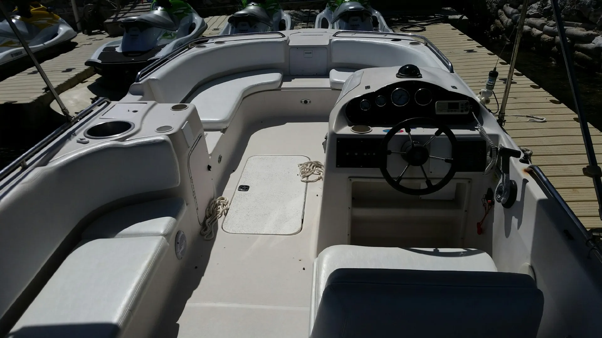 Hurricane Boats SD 2200 IO in Islamorada, FL — photo 2