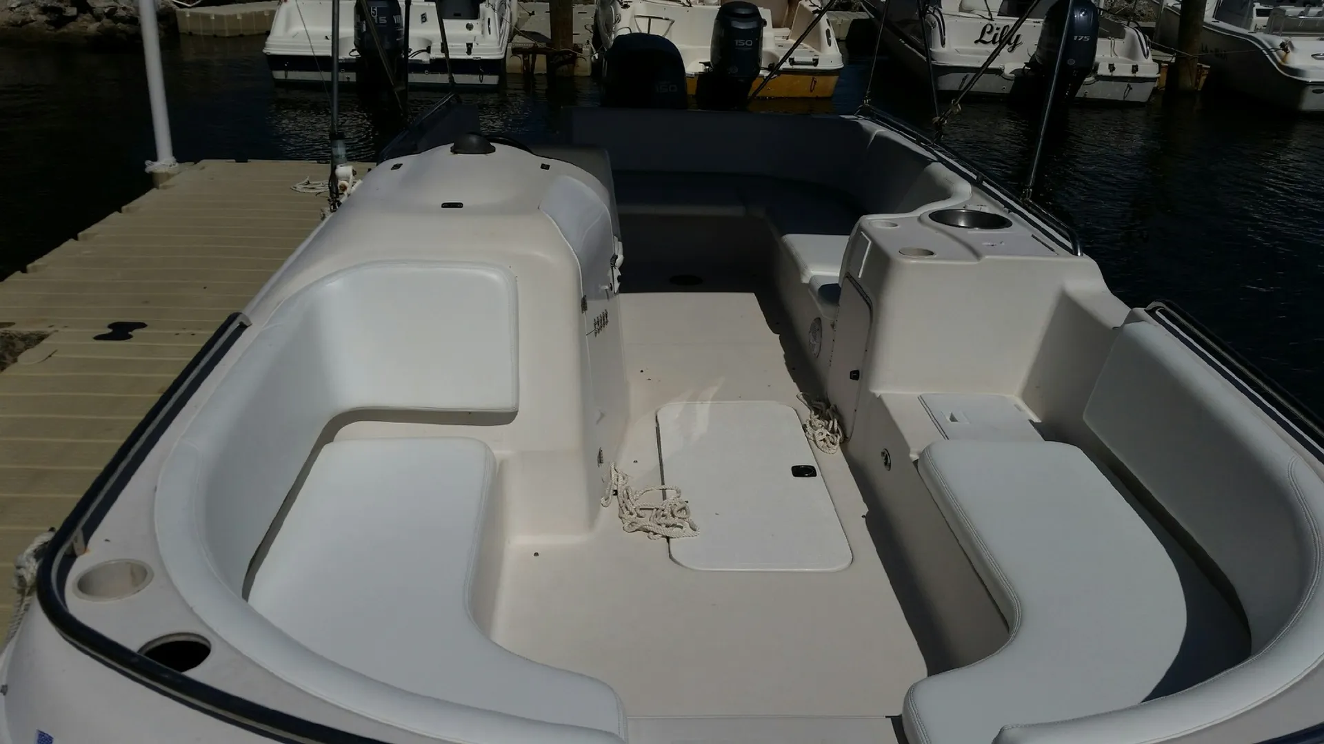 Hurricane Boats SD 2200 IO in Islamorada, FL — photo 3