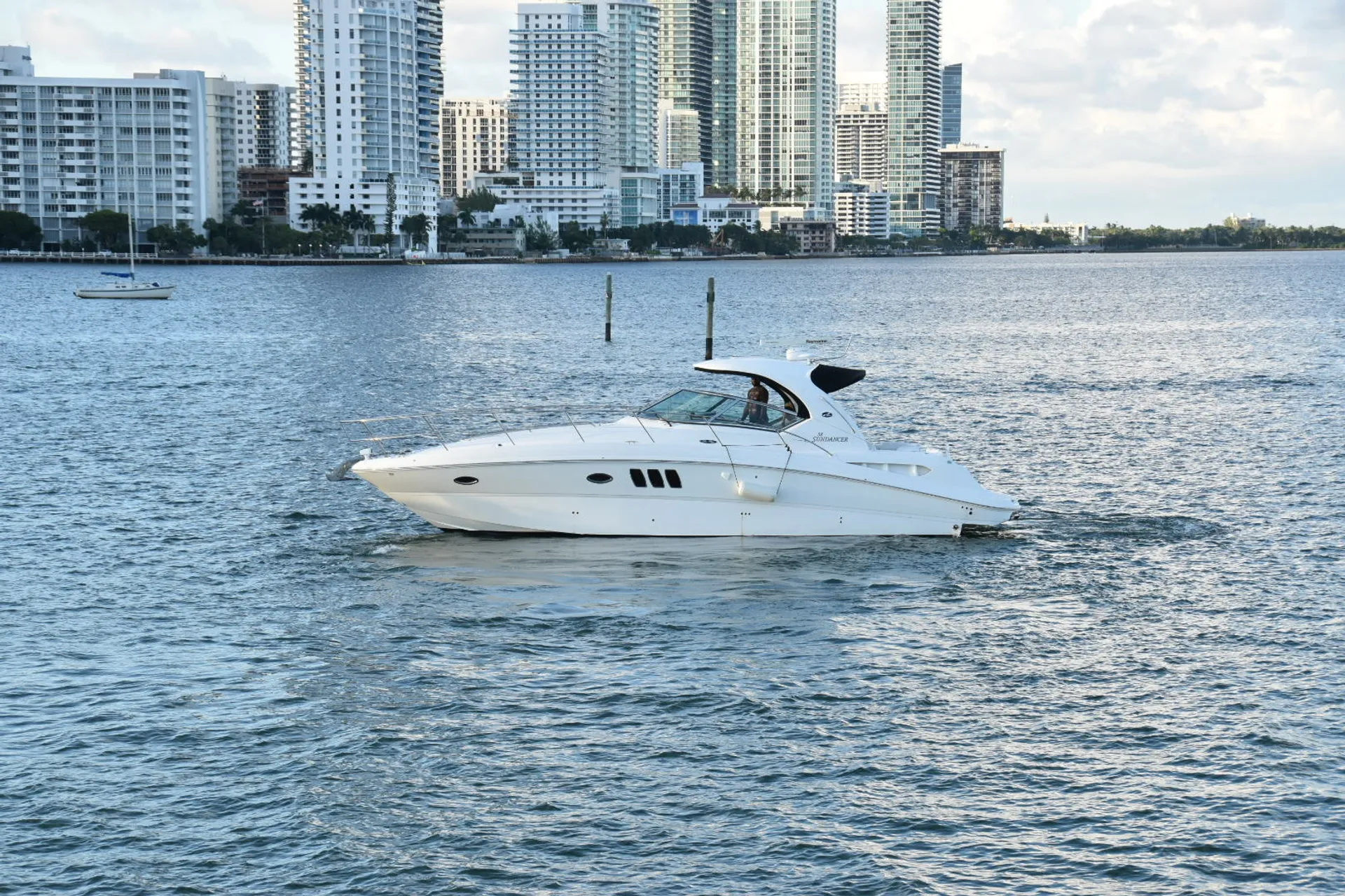Sea Ray Boats 370 Sundancer w/Axius in Miami, FL — photo 2