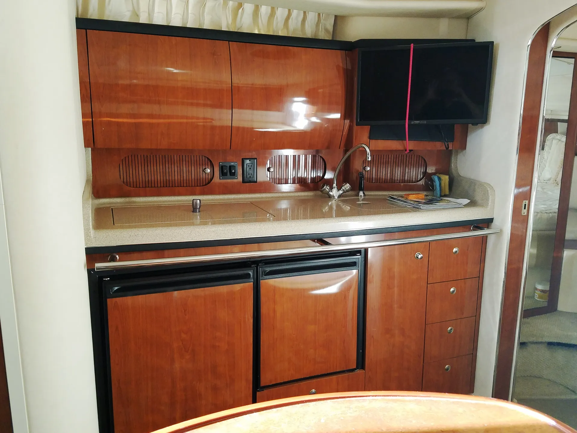 Sea Ray Boats 360 Sundancer in Gulfport, FL — photo 6