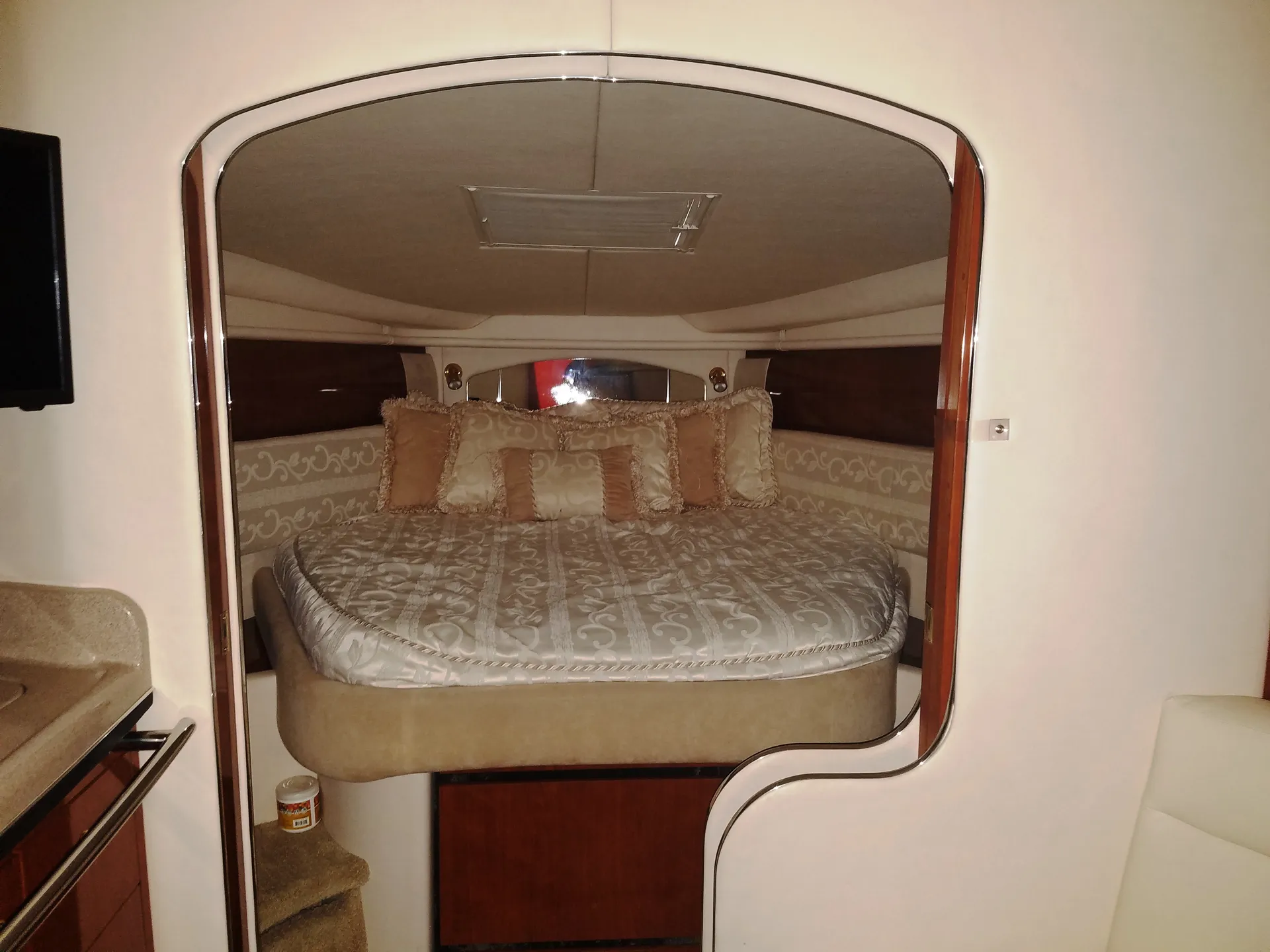 Sea Ray Boats 360 Sundancer in Gulfport, FL — photo 9