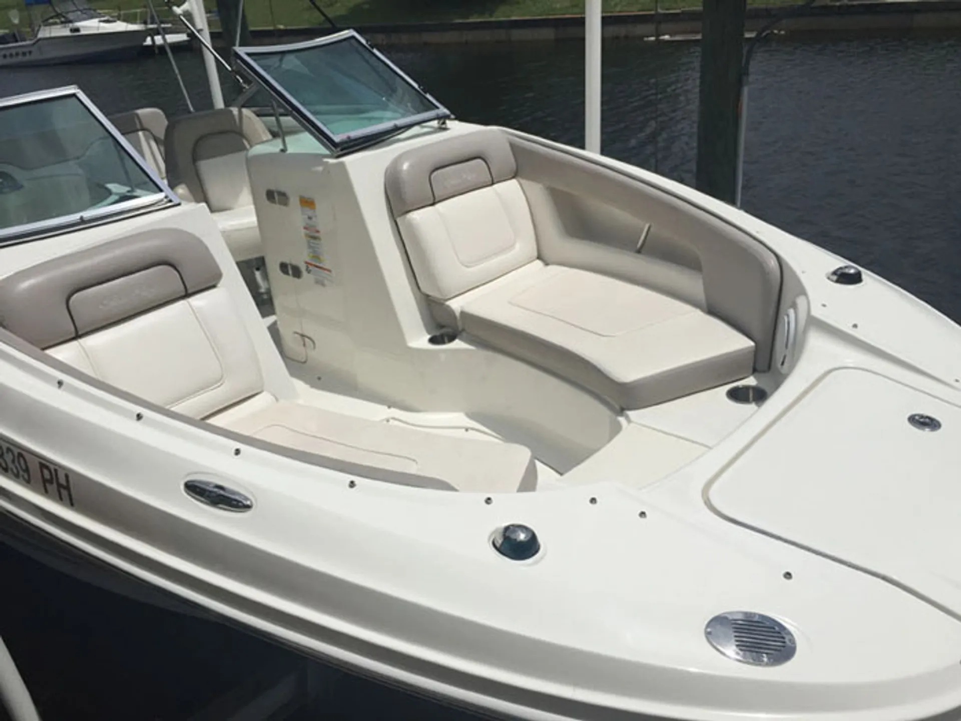 Sea Ray Boats 220 Sundeck  in Cape Coral, FL — photo 6