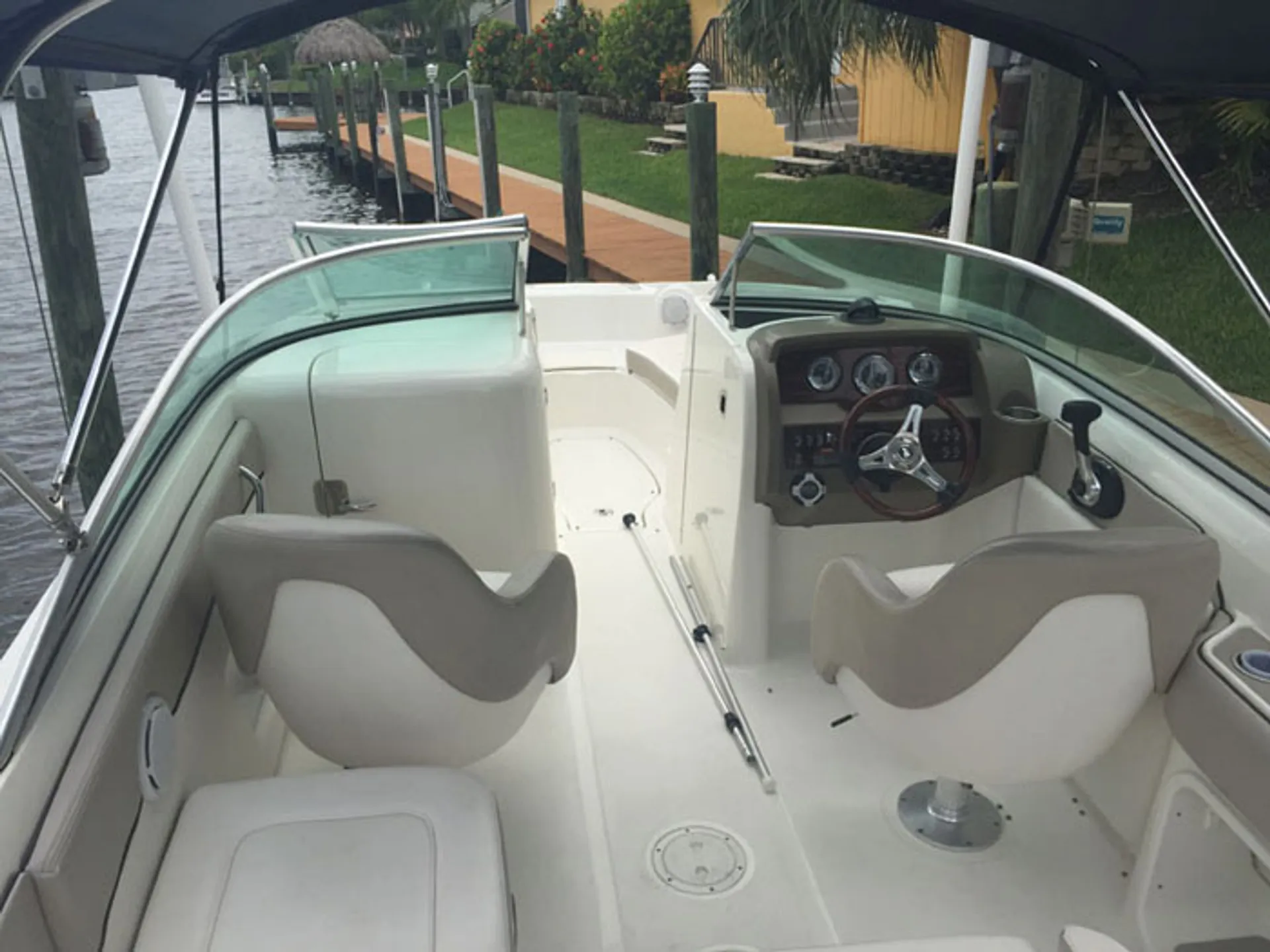 Sea Ray Boats 220 Sundeck  in Cape Coral, FL — photo 7