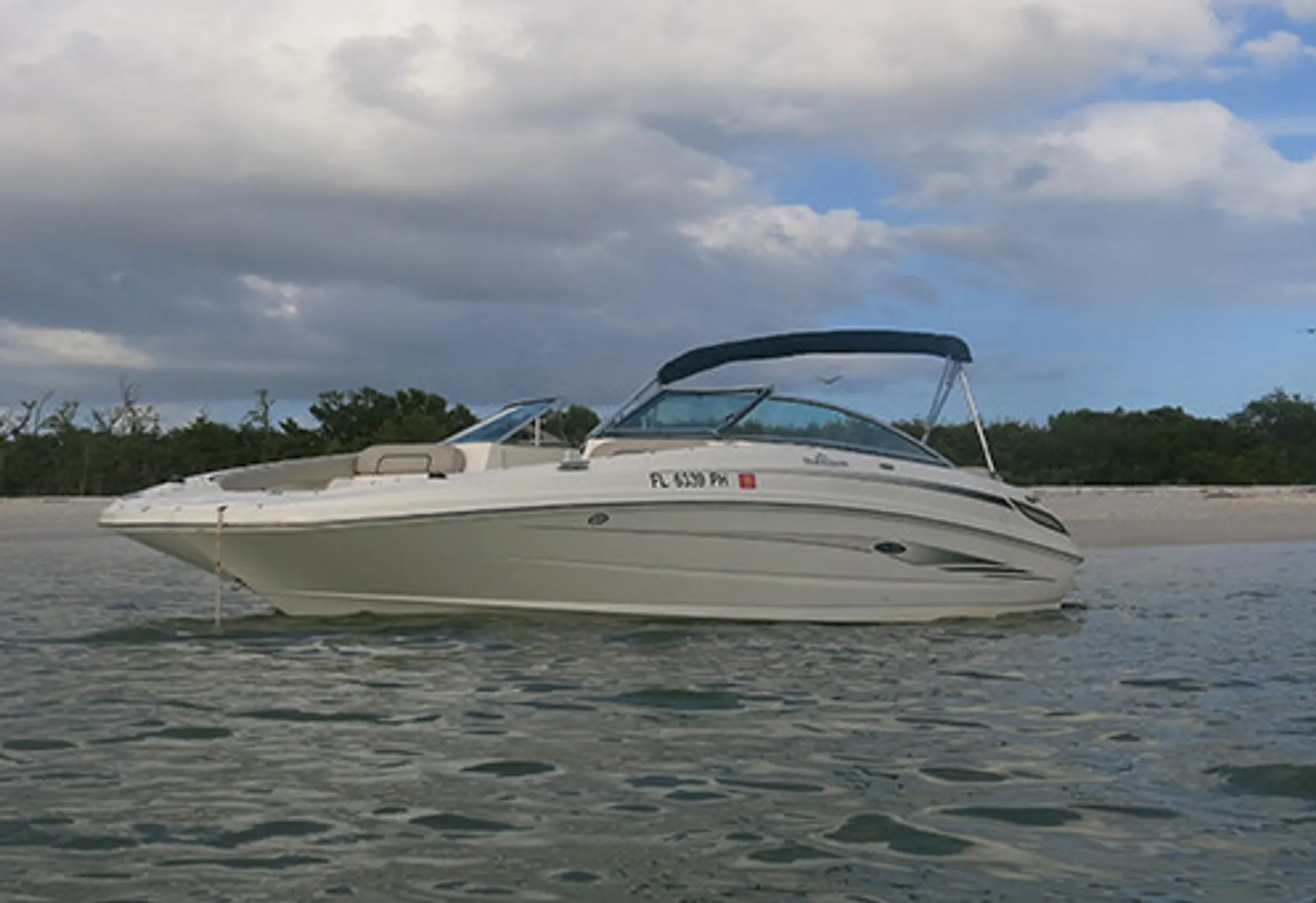 Sea Ray Boats 220 Sundeck  in Cape Coral, FL — photo 2