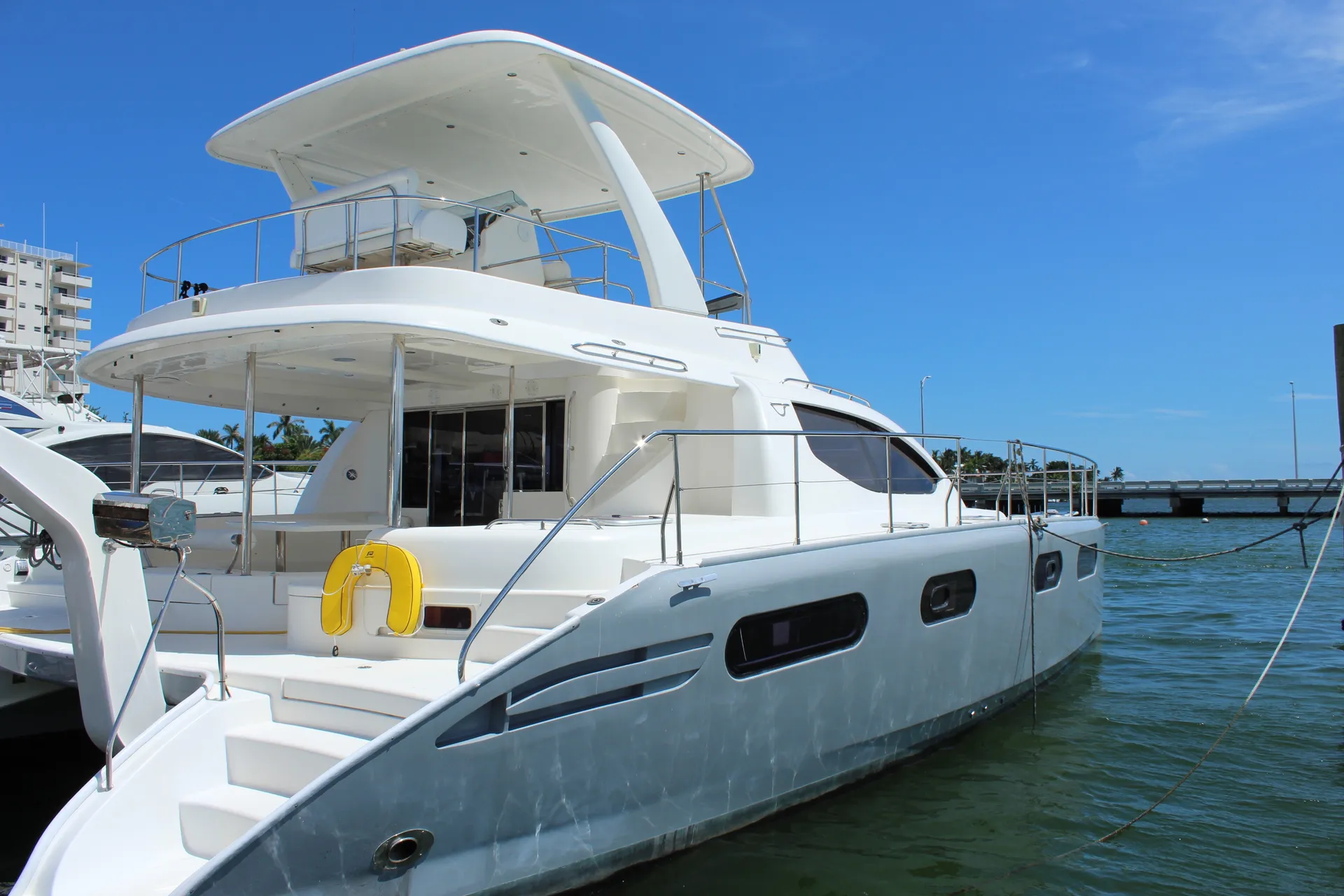 Leopard  474 power catamaran in Fort Lauderdale, FL — photo 2