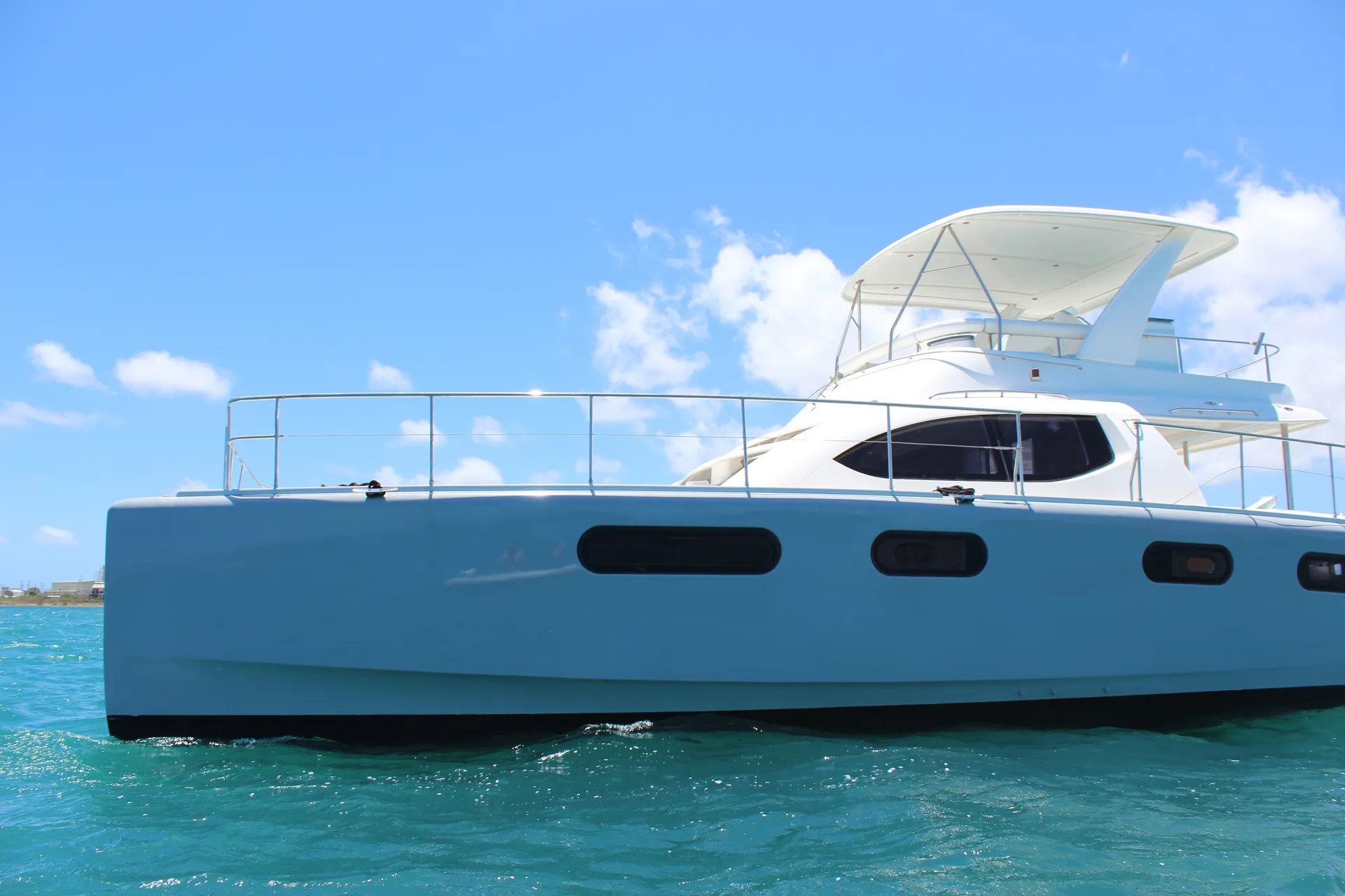 Leopard  474 power catamaran in Fort Lauderdale, FL — photo 3
