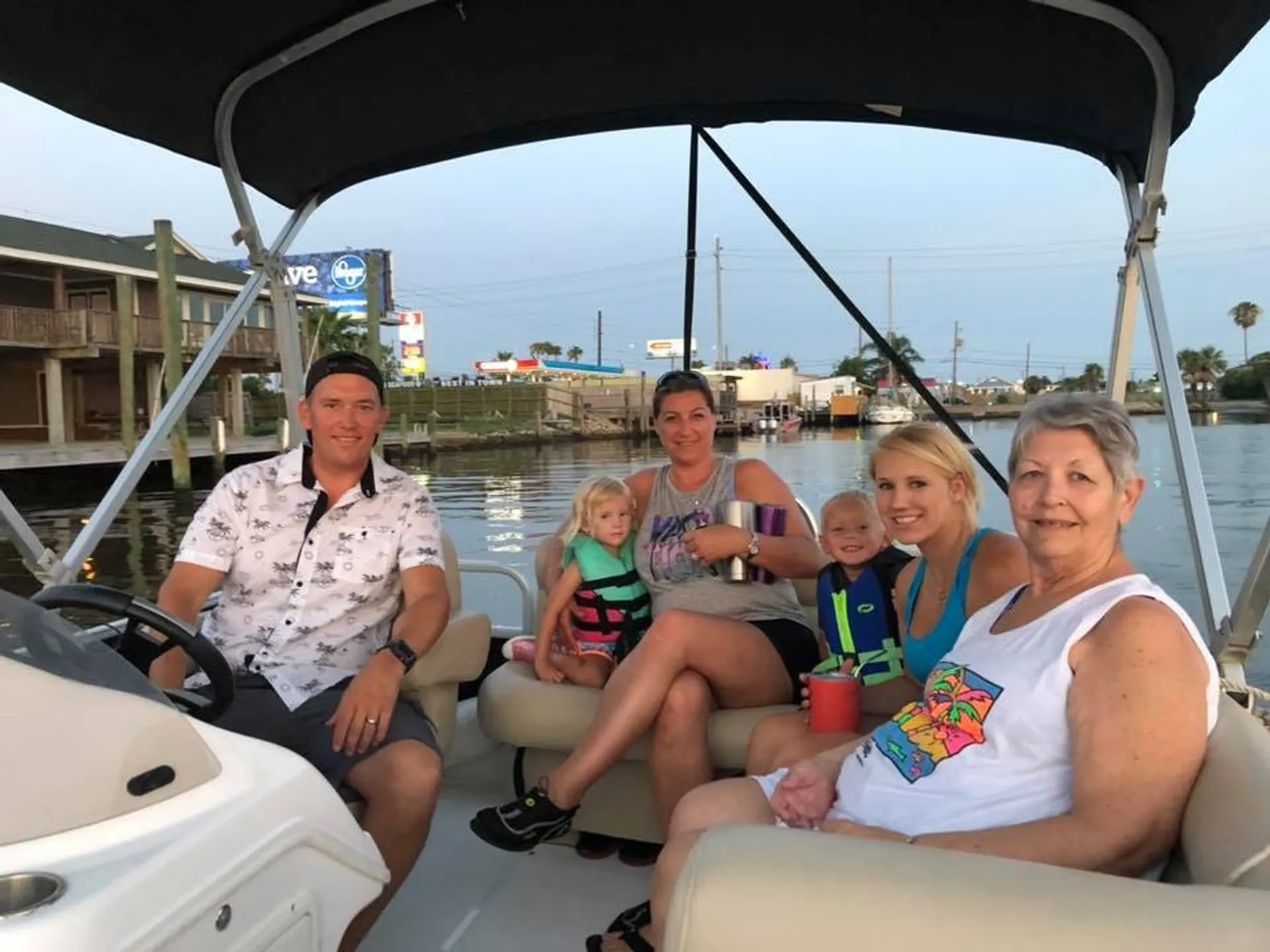 20' Hurricane - Perfect for family fun and Fish! 