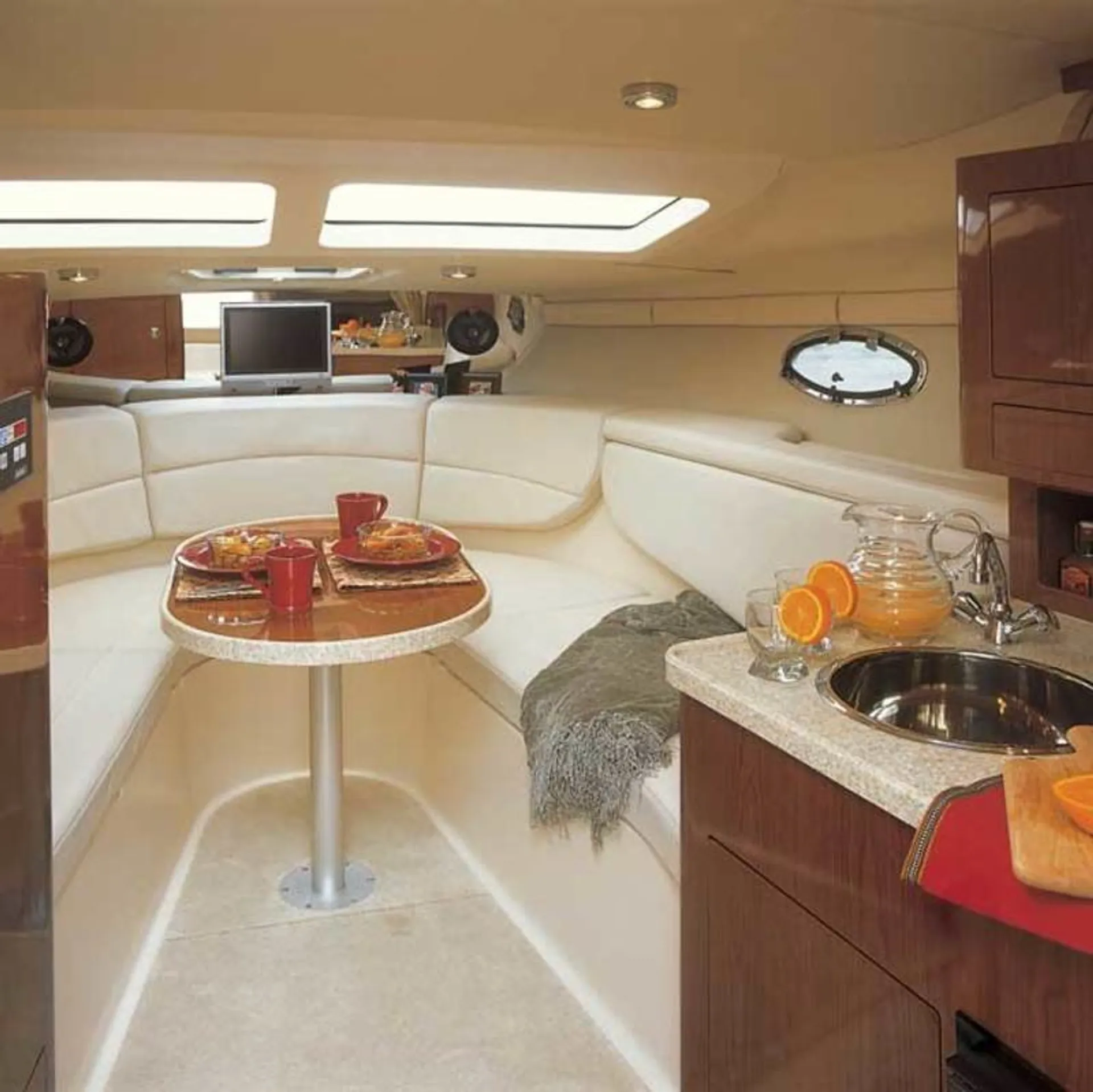 Regal Boats 2860 Window Express in Jacksonville, FL — photo 2