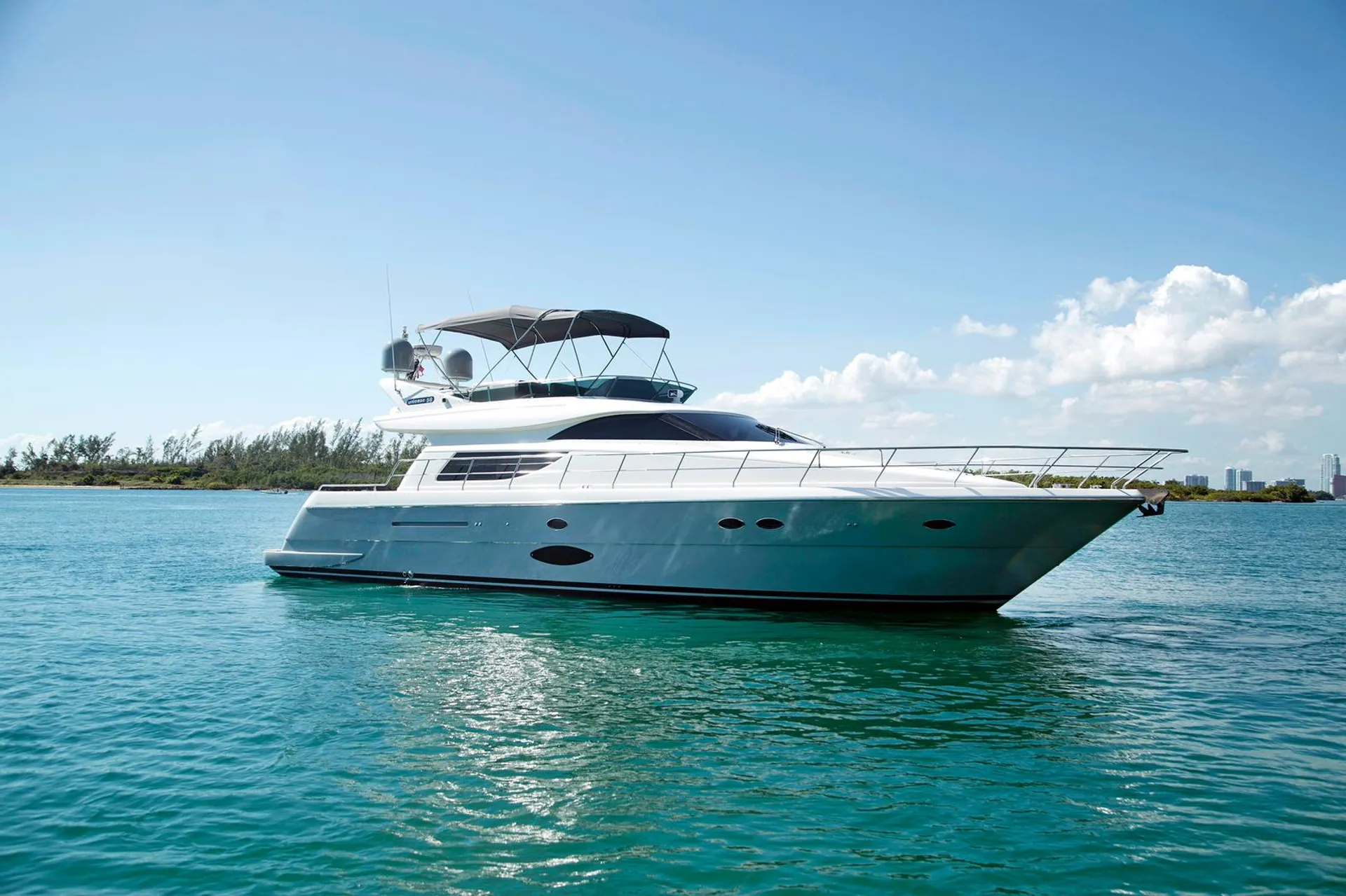 Uniesse Boats 58 Flybrige Motor Yatch in Miami, FL — photo 4