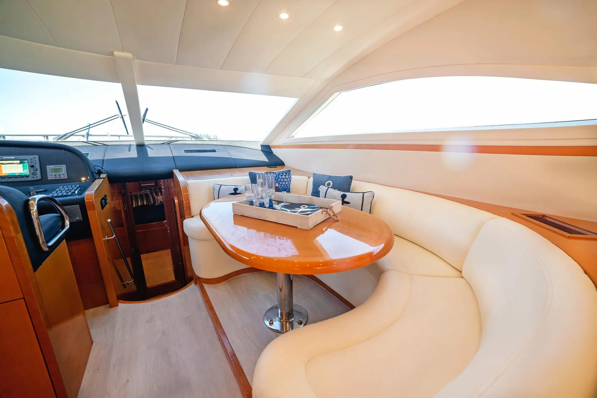 Uniesse Boats 58 Flybrige Motor Yatch in Miami, FL — photo 7