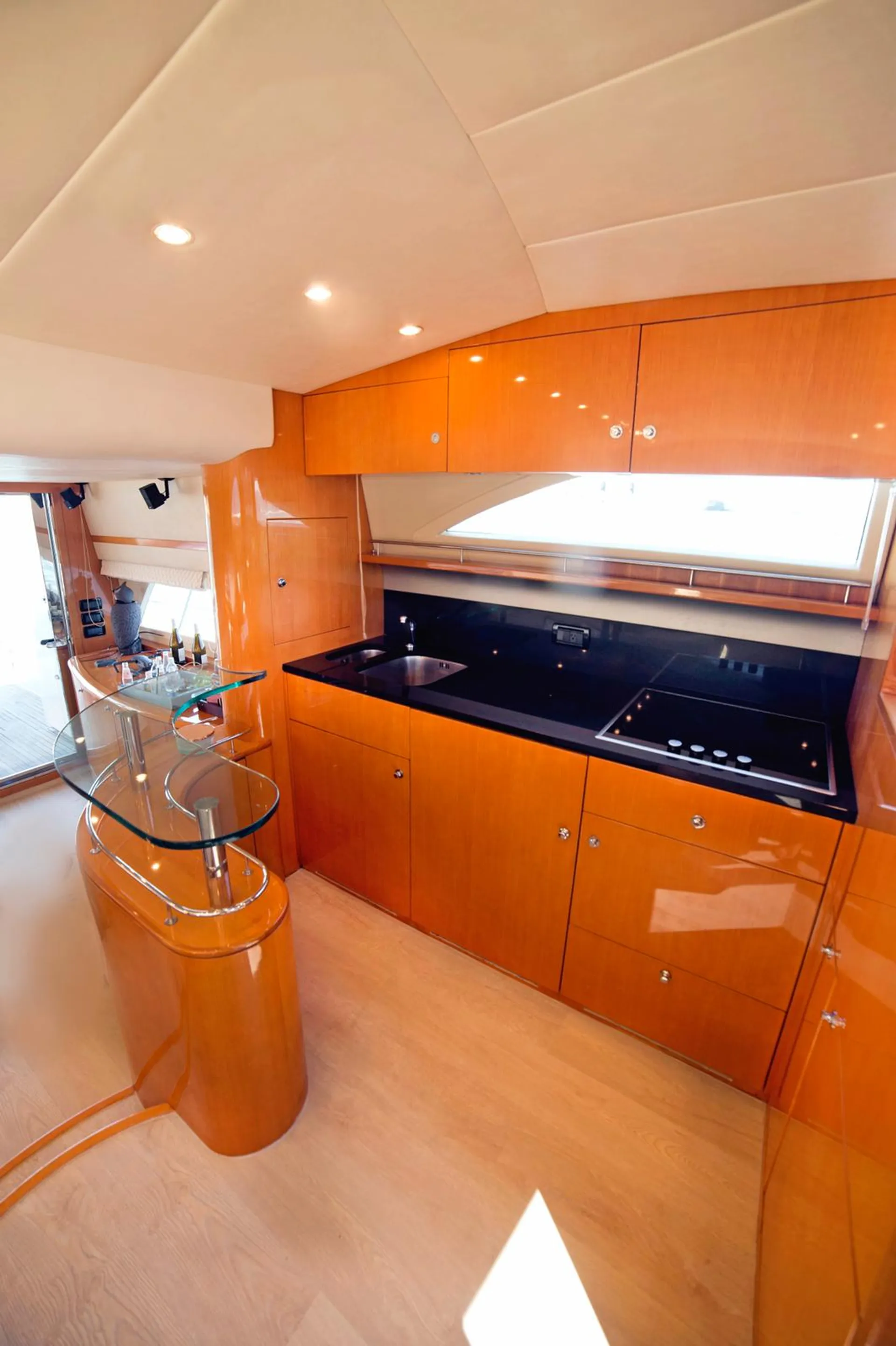 Uniesse Boats 58 Flybrige Motor Yatch in Miami, FL — photo 9