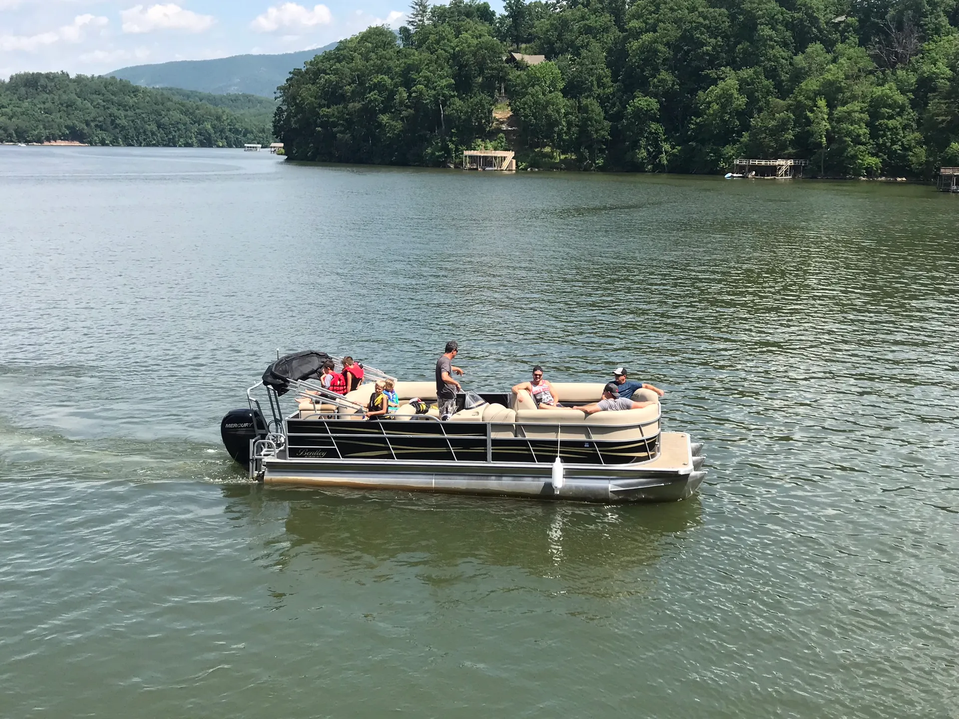 2018 24' Tritoon, 150hp, up to 16 Passangers