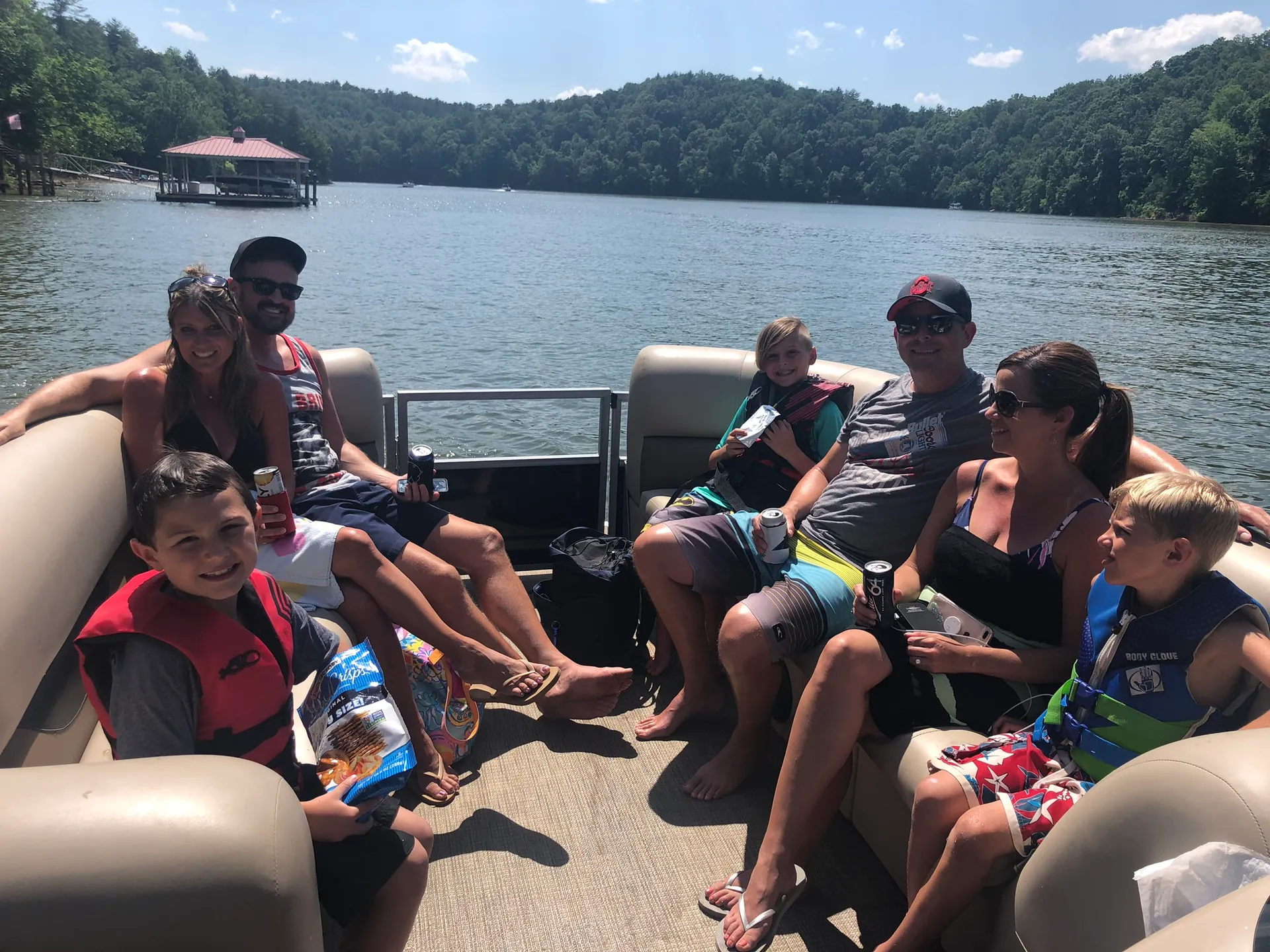 2018 24' Tritoon, 150hp, up to 16 Passangers