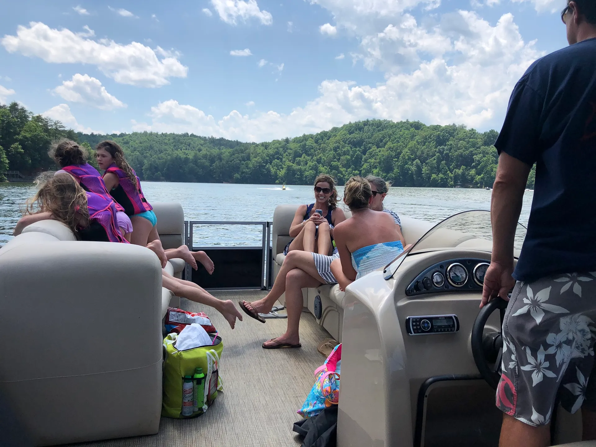 2018 24' Tritoon, 150hp, up to 16 Passangers