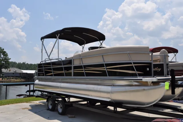 Rent a Bentley Pontoon pontoon in Nebo, NC near me