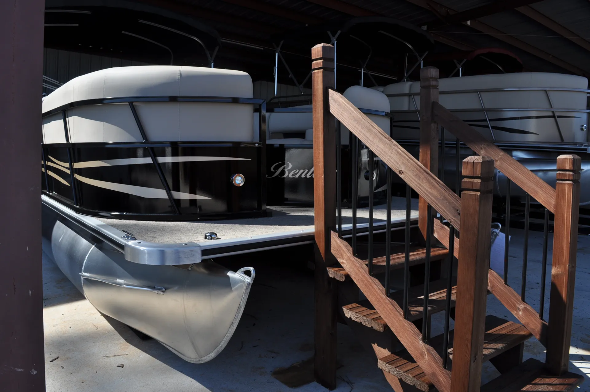 2018 24' Tritoon, 150hp, up to 16 Passangers