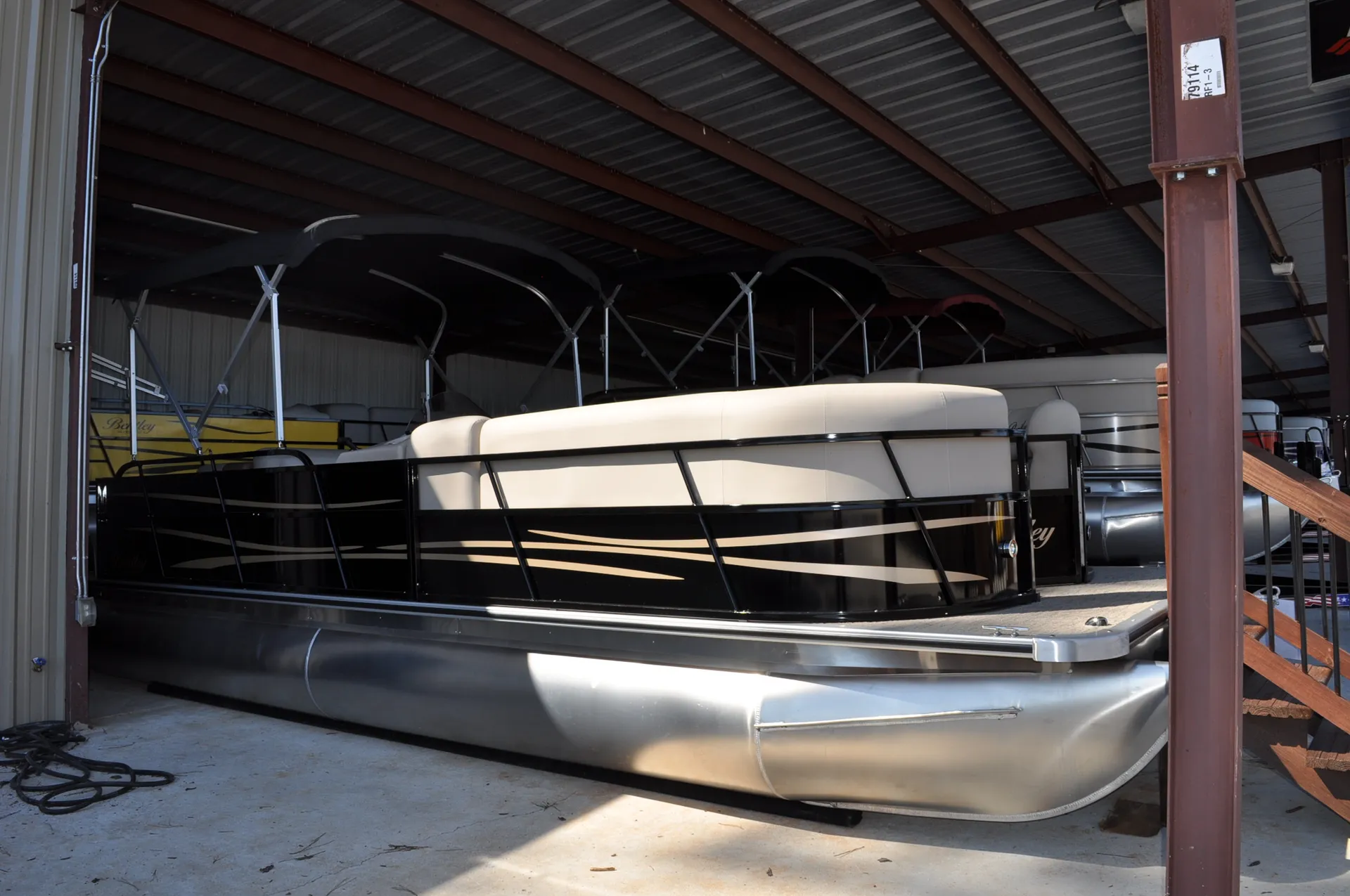 2018 24' Tritoon, 150hp, up to 16 Passangers