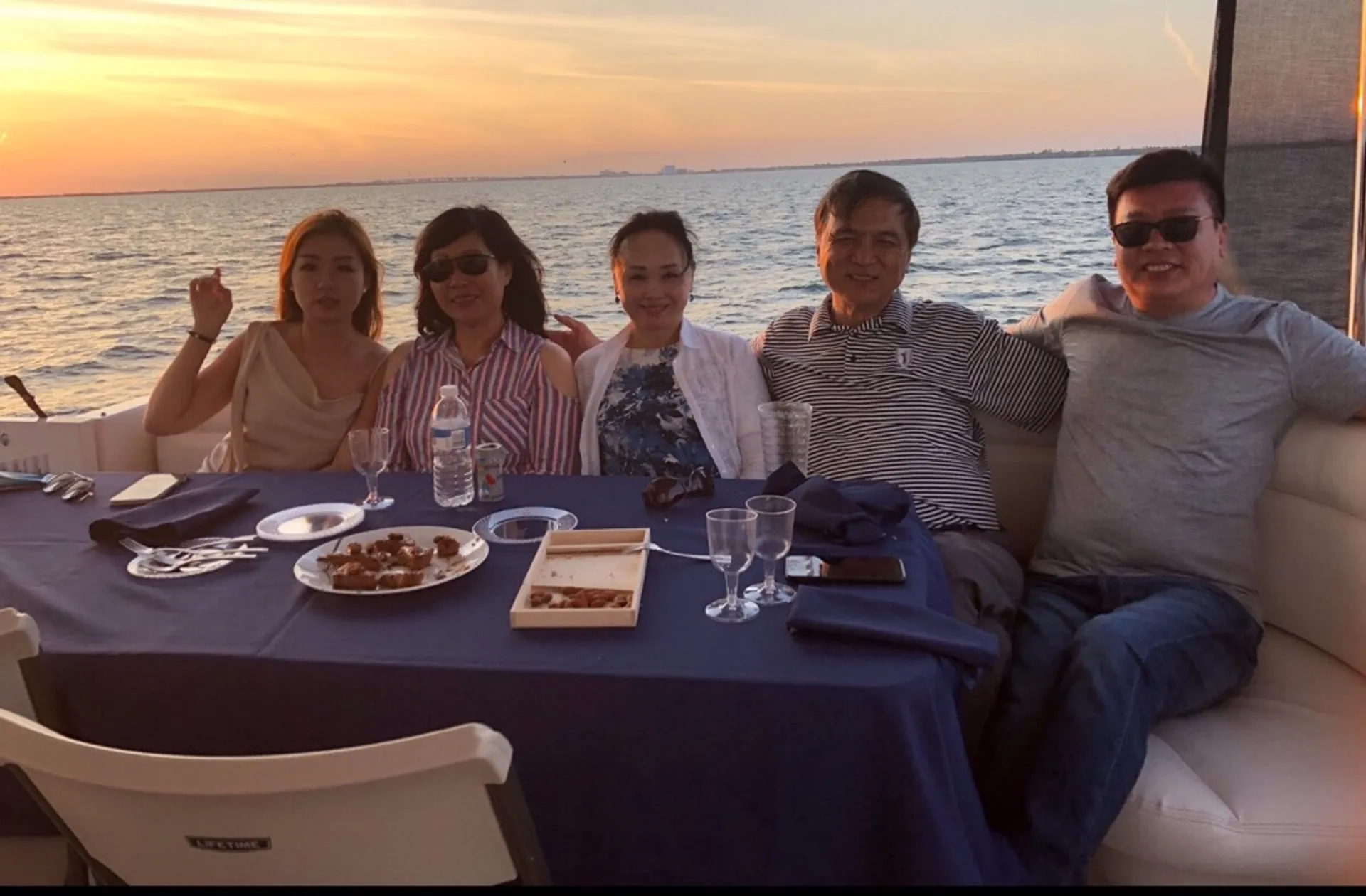 Sea Ray Boats 480 Motor Yacht in St. Petersburg, FL — photo 4