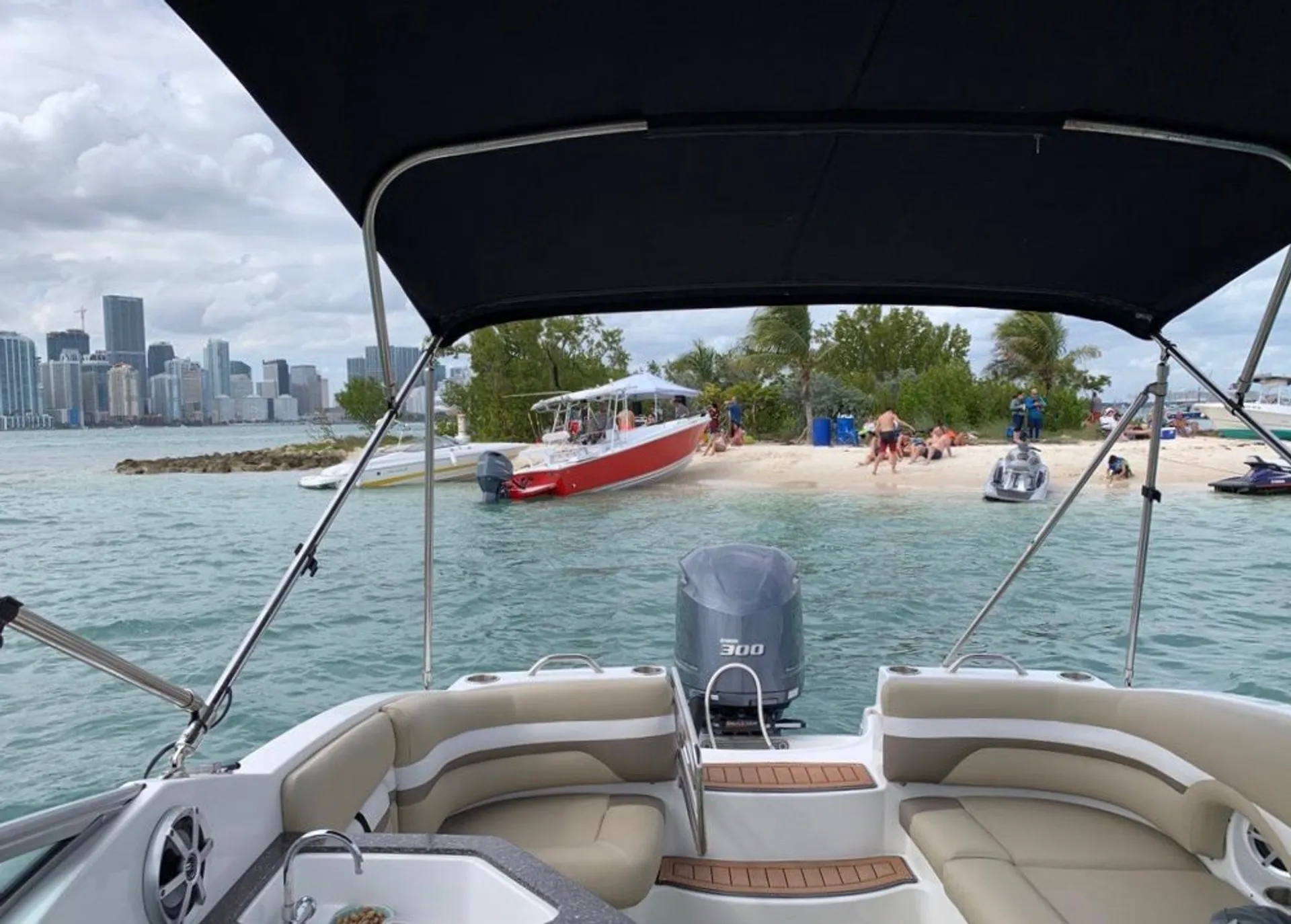 Hurricane Boats SD 2600 I/O in Miami Beach, FL — photo 5