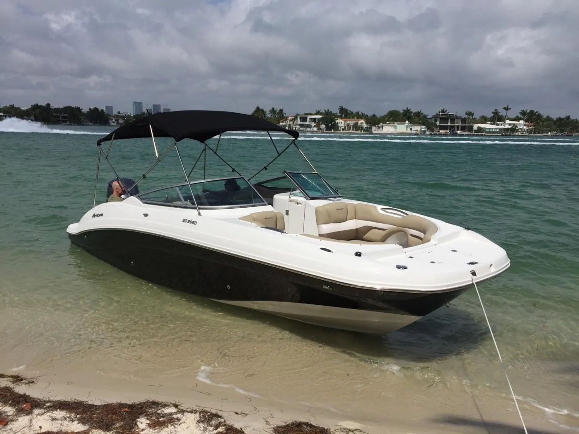 Hurricane Boats SD 2600 I/O in Miami Beach, FL — photo 8