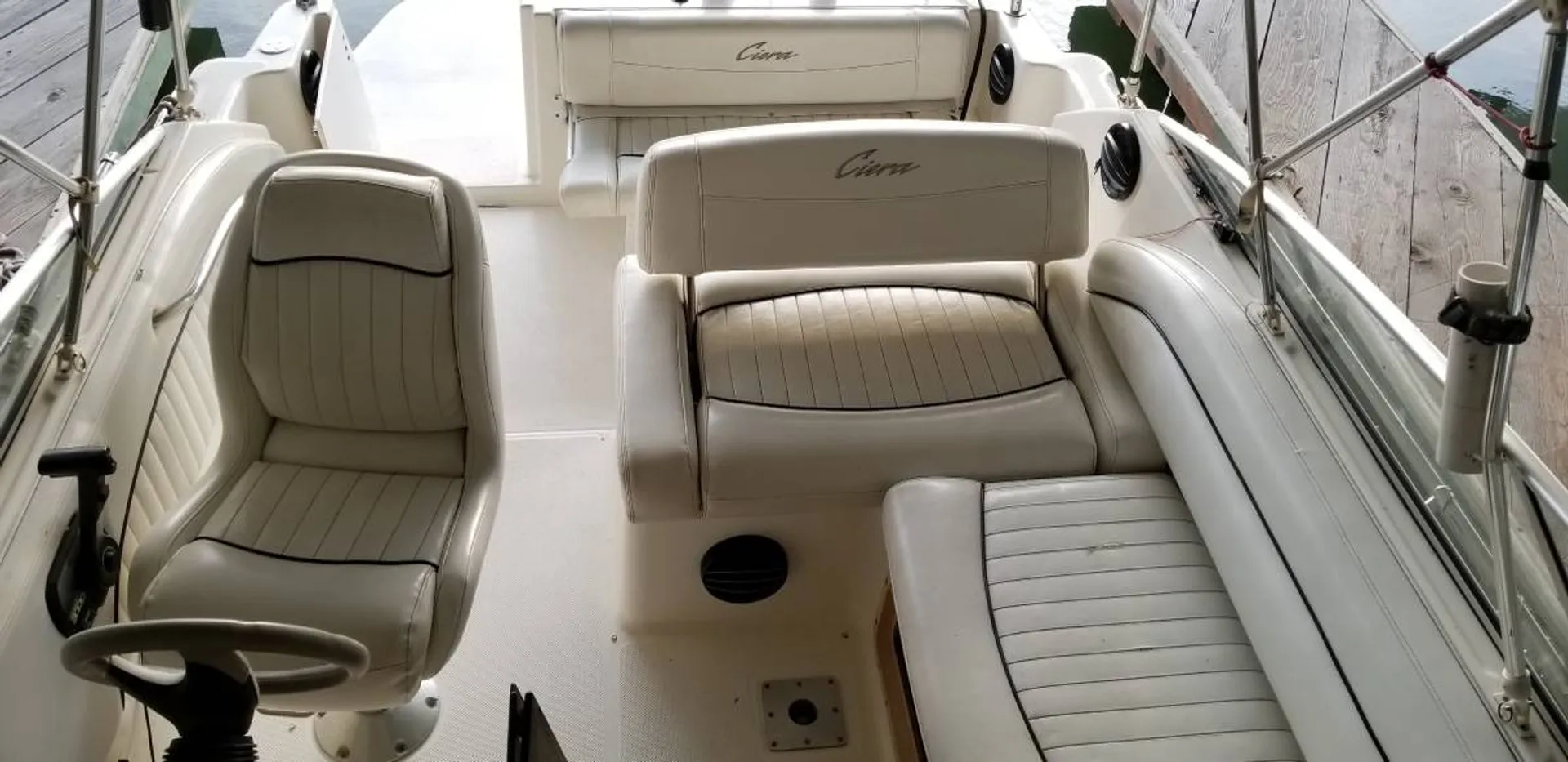 Bayliner 2355 Ciera Sunbridge in Oakley, CA — photo 8