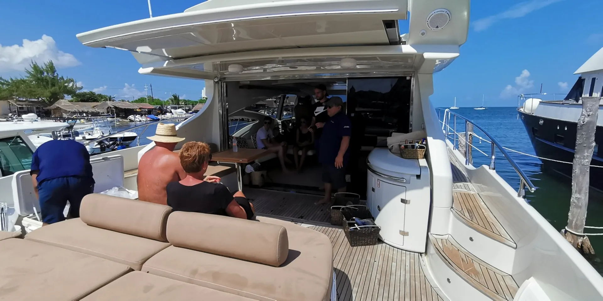 Azimut Yachts 68 Plus in Cancún, Q.R. — photo 4