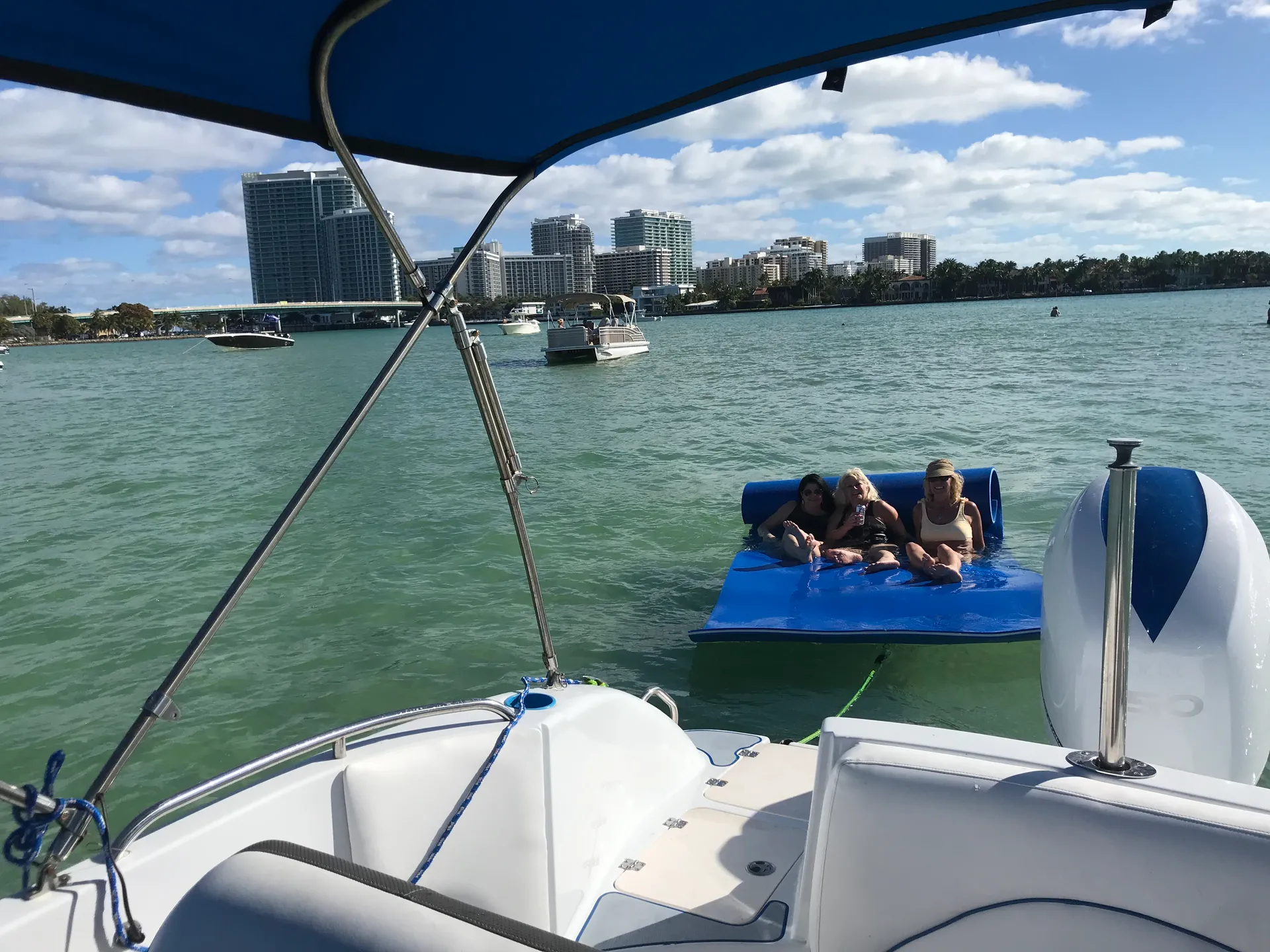 Clean, 21" Luxury Deck Boat (Day or Night cruise)