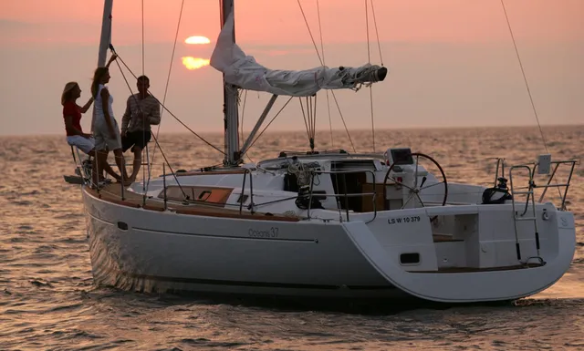 Rent a Beneteau USA sloop in San Francisco, CA near me