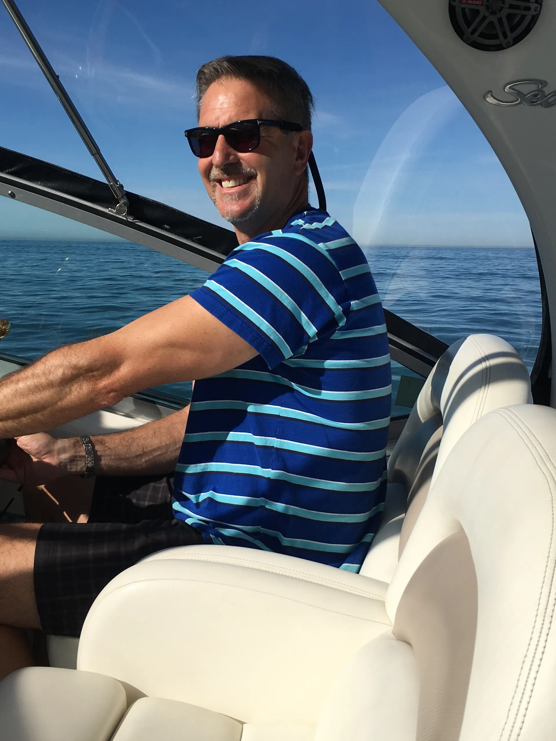 Sea Ray Boats 340 Sundancer in San Diego, CA — photo 4