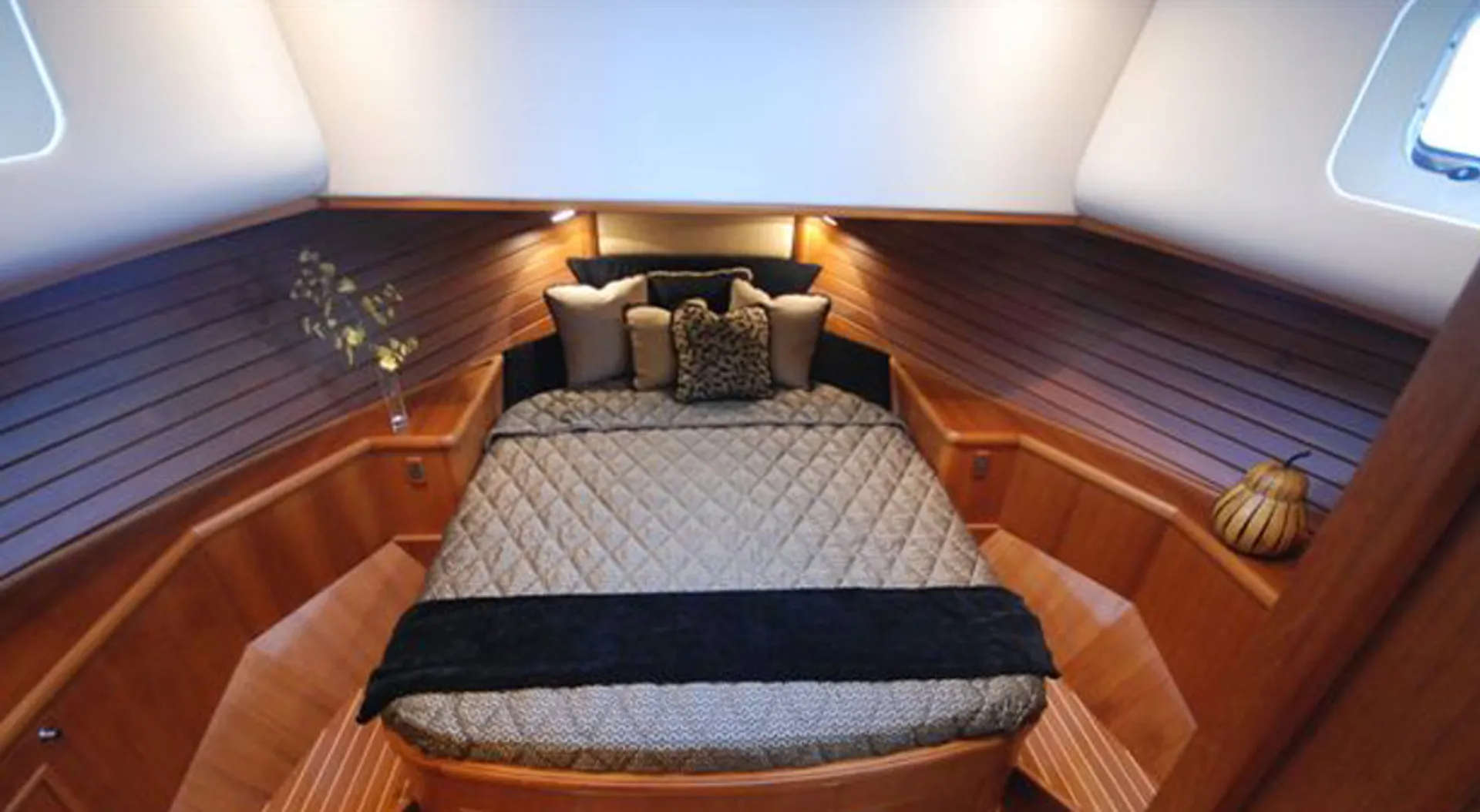 Grand Banks Classic in Bellingham, WA — photo 5