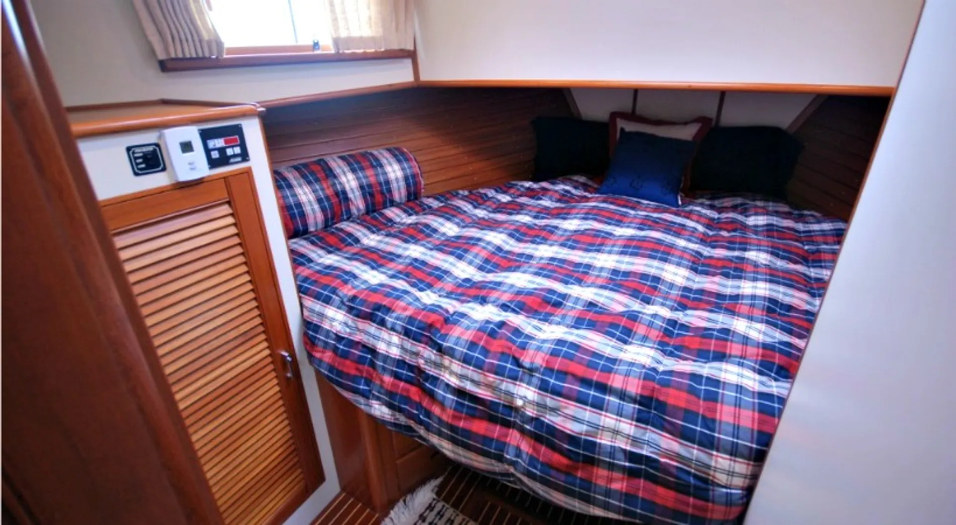 Grand Banks Heritage 46 CL in Bellingham, WA — photo 9